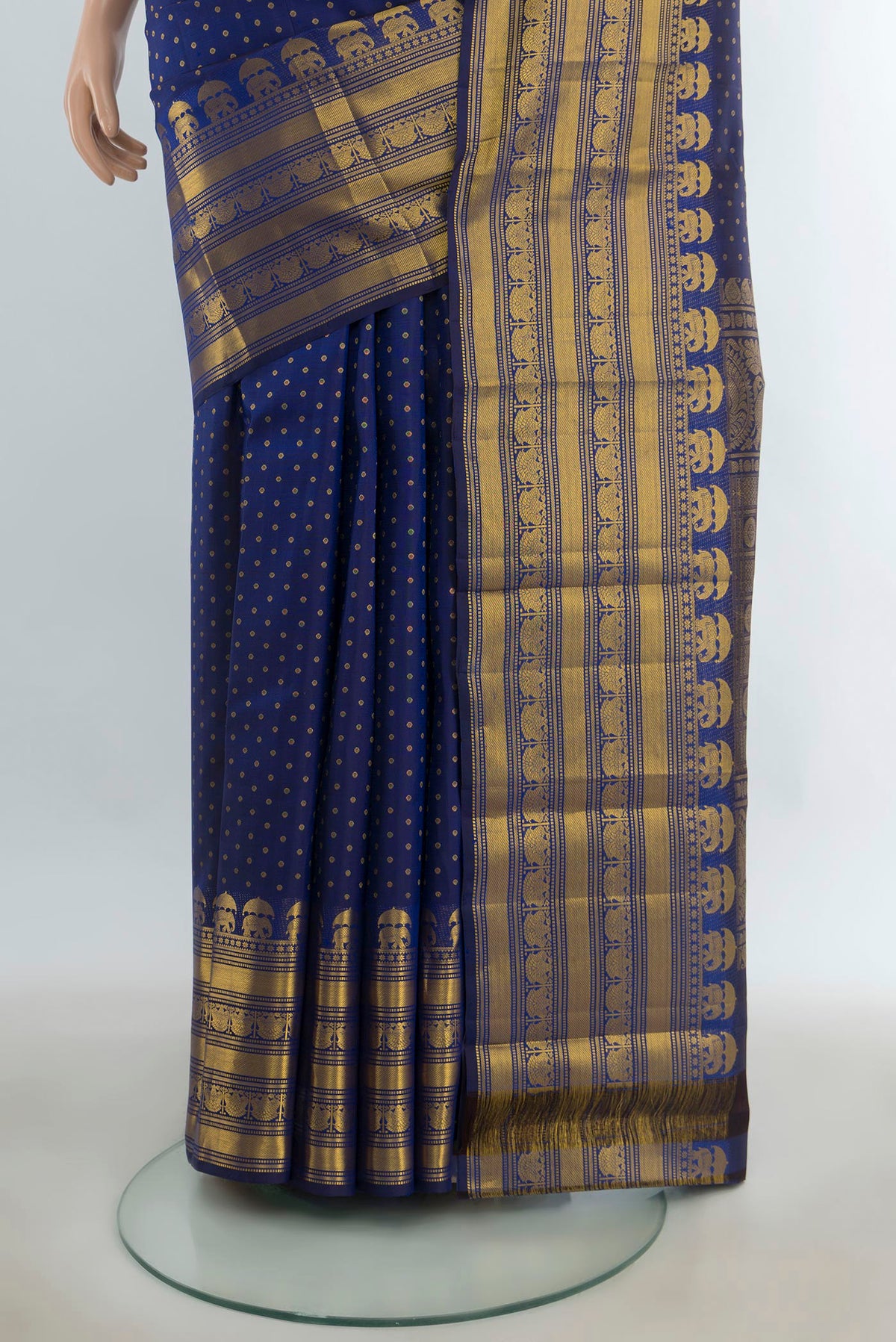 Pleats and pallu of Pure Silk Navy Blue Kanjivaram Saree with Zari Butta on the body and Silk Border. 