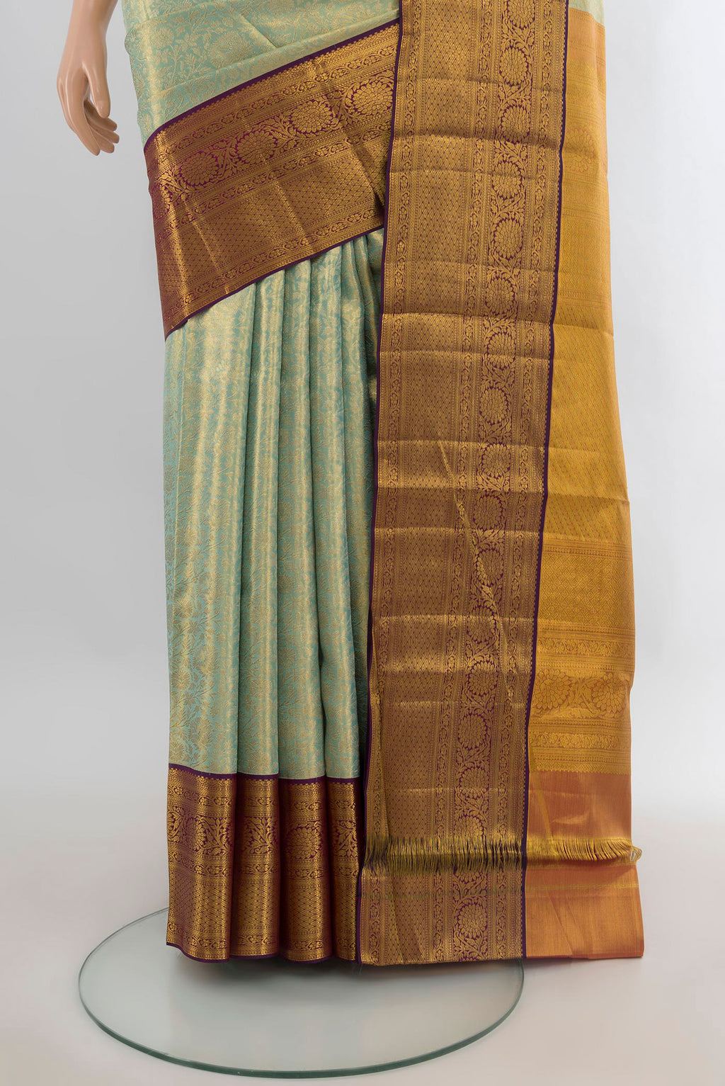 Pleats and pallu of Light Green Dual Tone Kanjivaram Tissue Saree with Zari Brocade on the body and Zari Border. 
