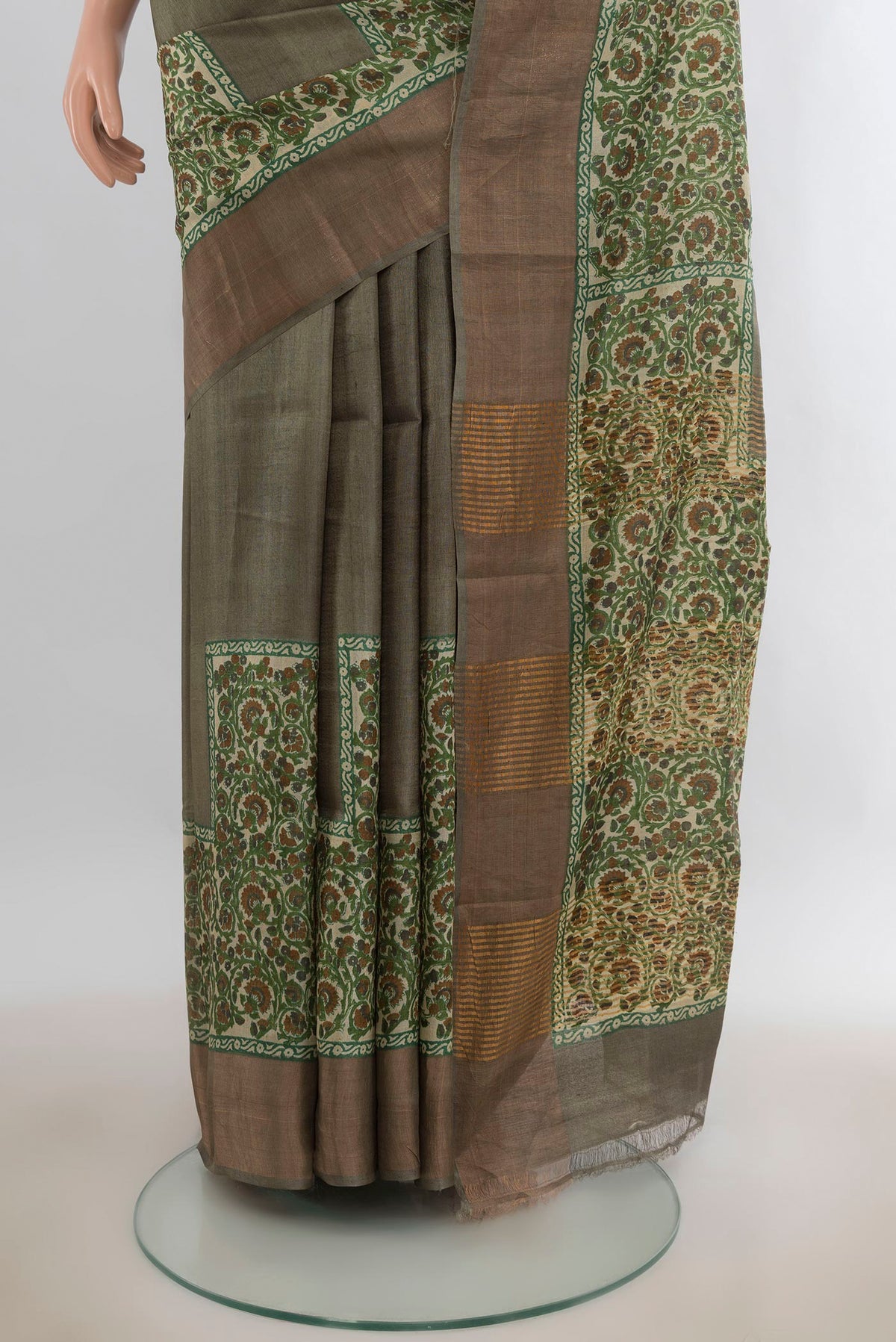 Pleats and pallu of Green Tussar Saree with Plain Body and Zari Border. 