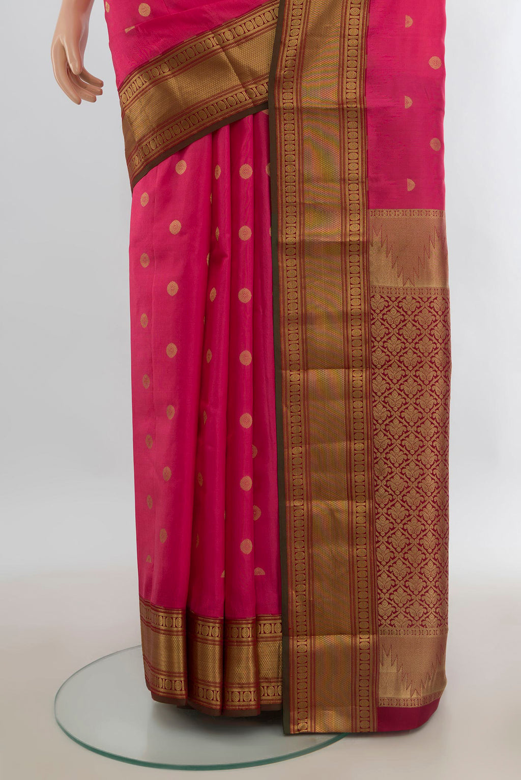Pleats and pallu of Pure Silk Pink Kanjivaram Saree with Zari Butta on the body and Zari Border. 