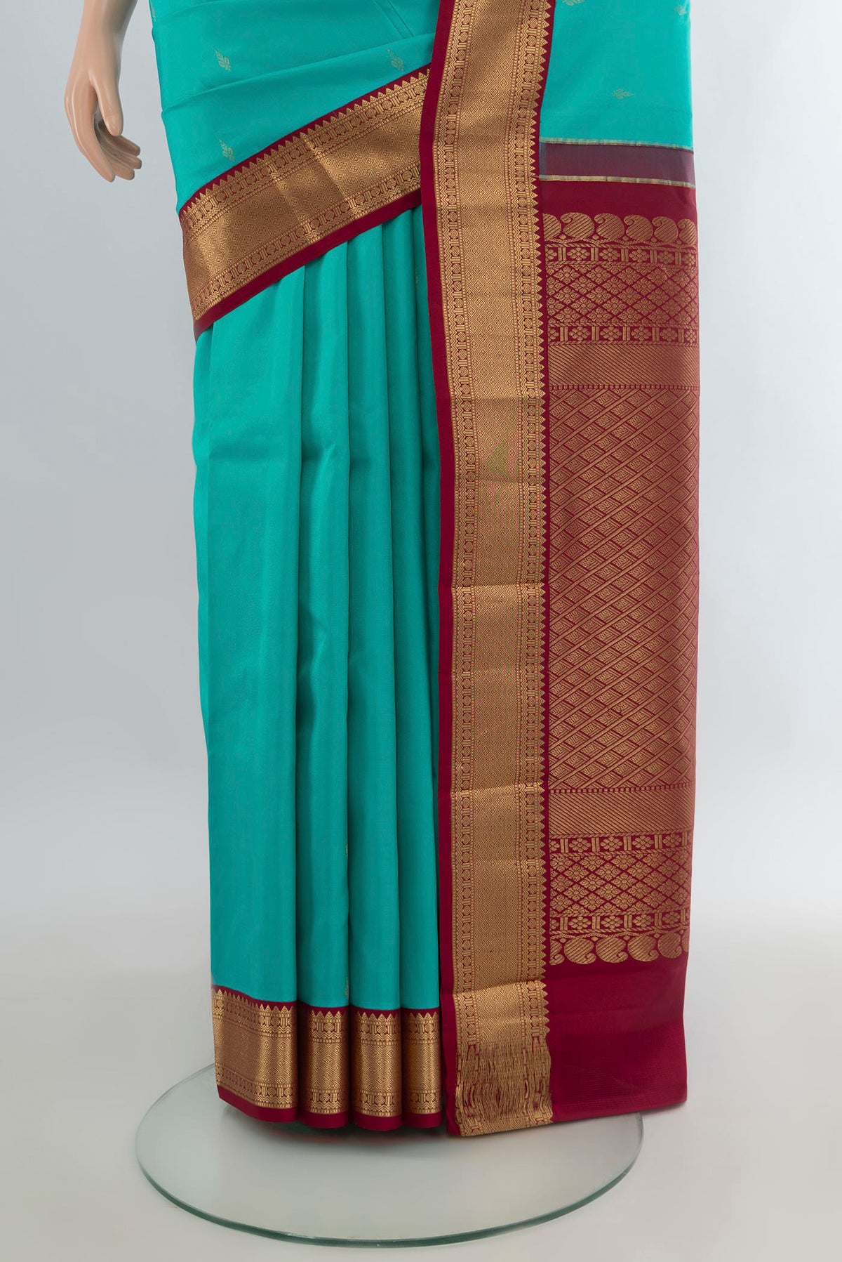 Pleats and pallu of Pure Silk Turquoise Kanjivaram Saree with Zari Butta on the body and Zari Border. 