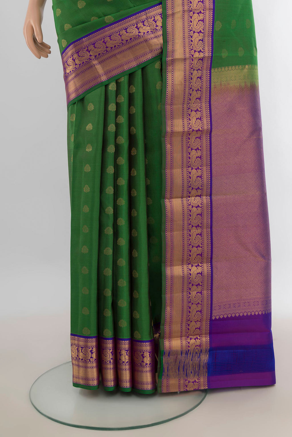Pleats and pallu of Pure Silk Mint Green Kanchipuram Saree with Zari Butta on the body and Silk Border. 