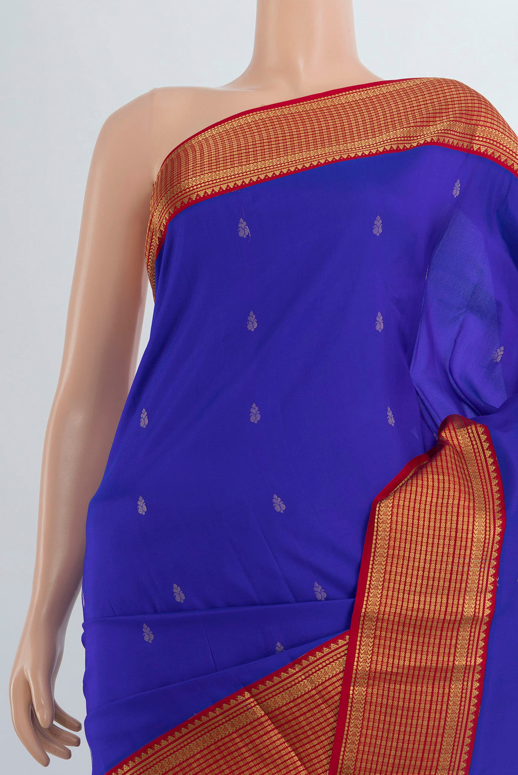 Border image of Pure Silk Dark Blue Kanchipuram Saree with Zari Butta on the body and Silk Border. 