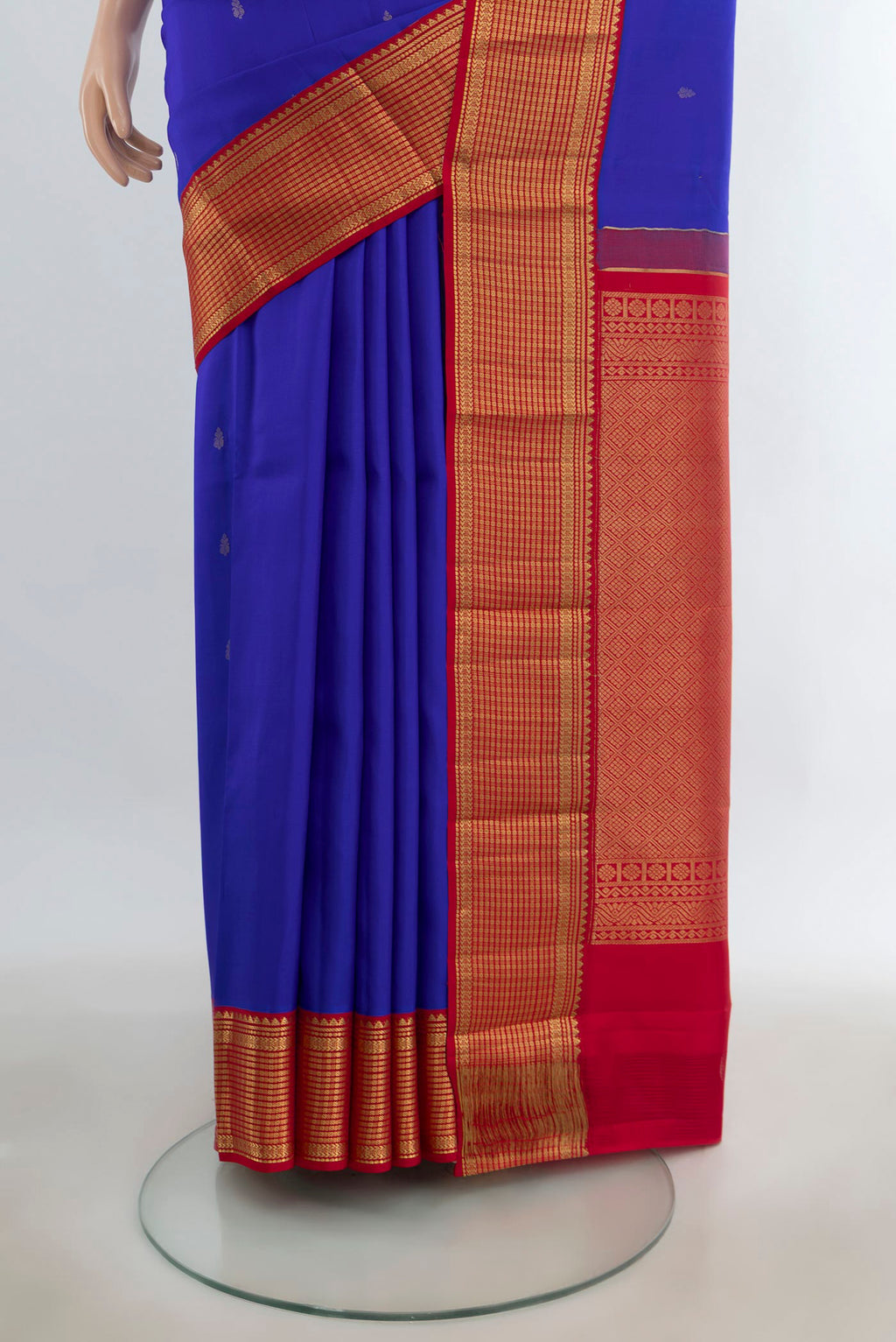 Pleats and pallu of Pure Silk Dark Blue Kanchipuram Saree with Zari Butta on the body and Silk Border. 