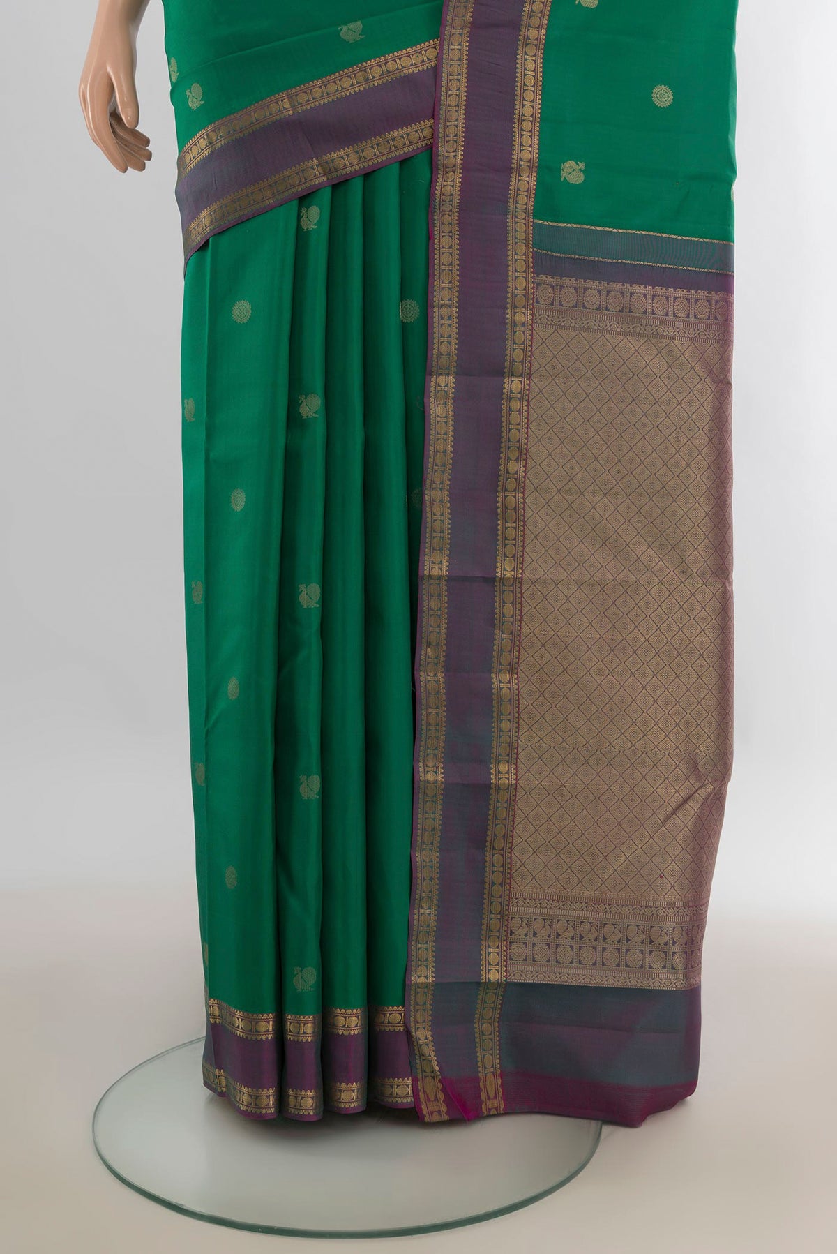 Pleats and pallu of Pure Silk Green Kanchipuram Saree with Zari Butta on the body and Zari Border. 