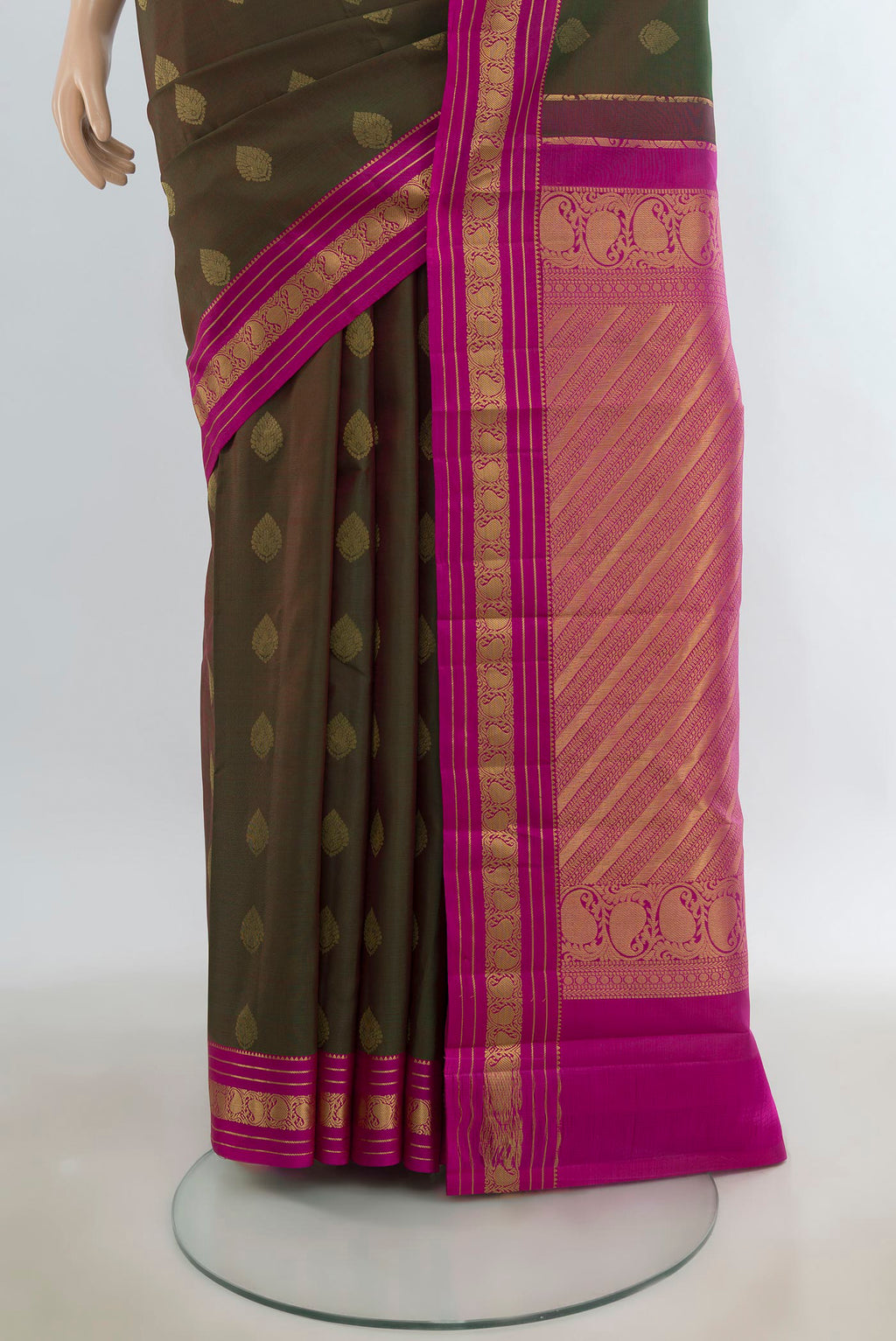 Pleats and pallu of Pure Silk Mehandi Green Kanchipuram Saree with Zari Butta on the body and Zari Border. 