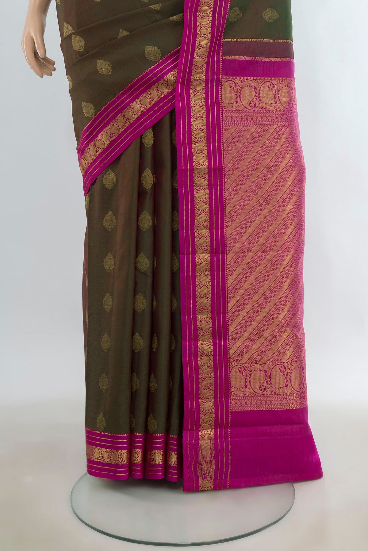 Pleats and pallu of Pure Silk Mehandi Green Kanchipuram Saree with Zari Butta on the body and Zari Border. 