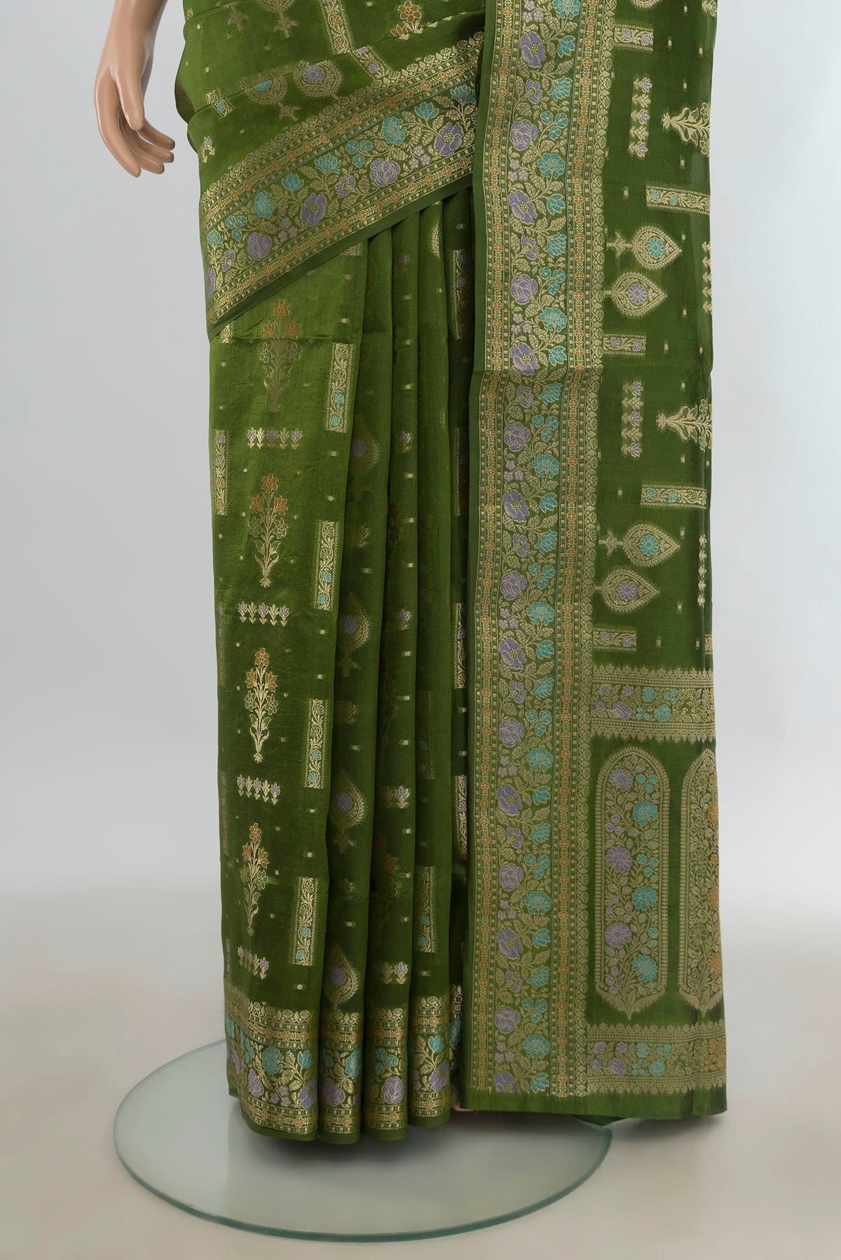 Pleats and pallu of Pure Silk Green Banarasi Raw Saree with Zari Butta on the body and Zari Border. 