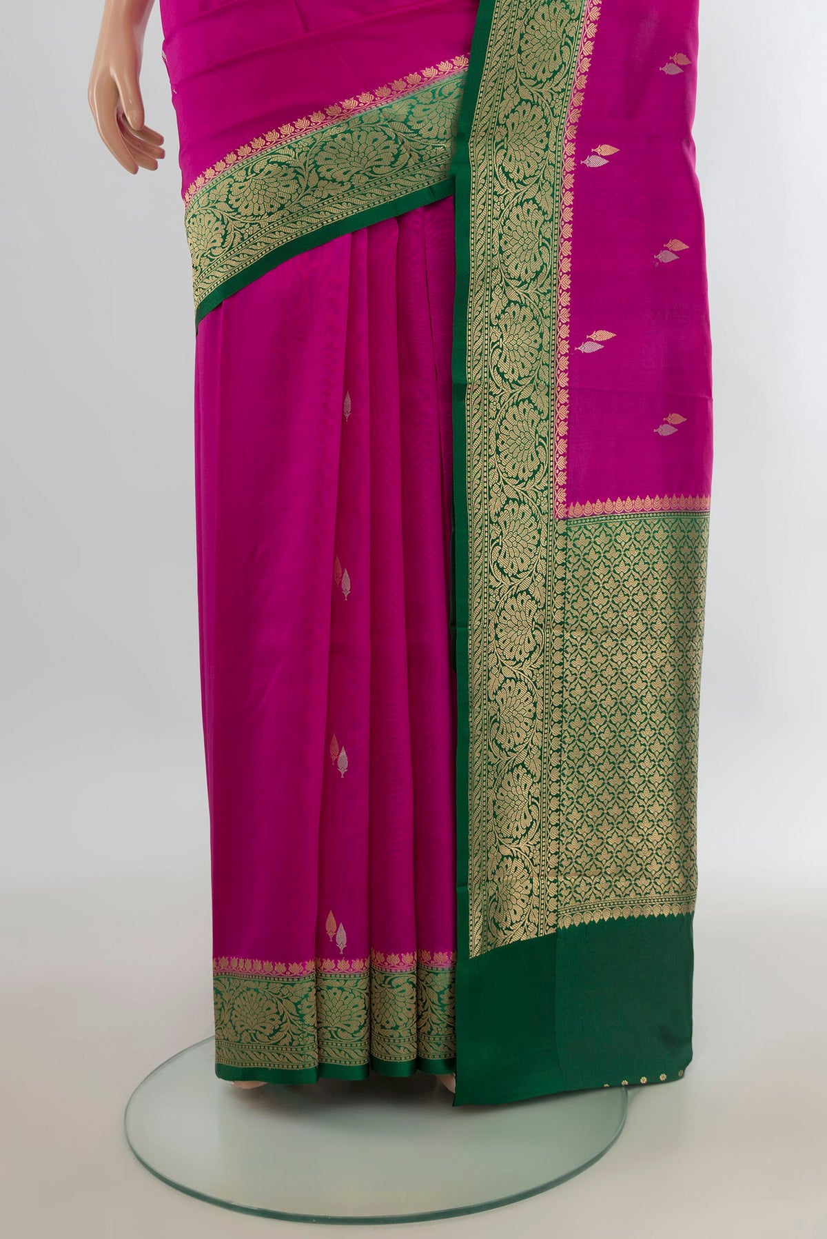 Pleats and pallu of Pure Silk Pink Banarasi Katan Saree with Zari Butta on the body and Zari Border. 