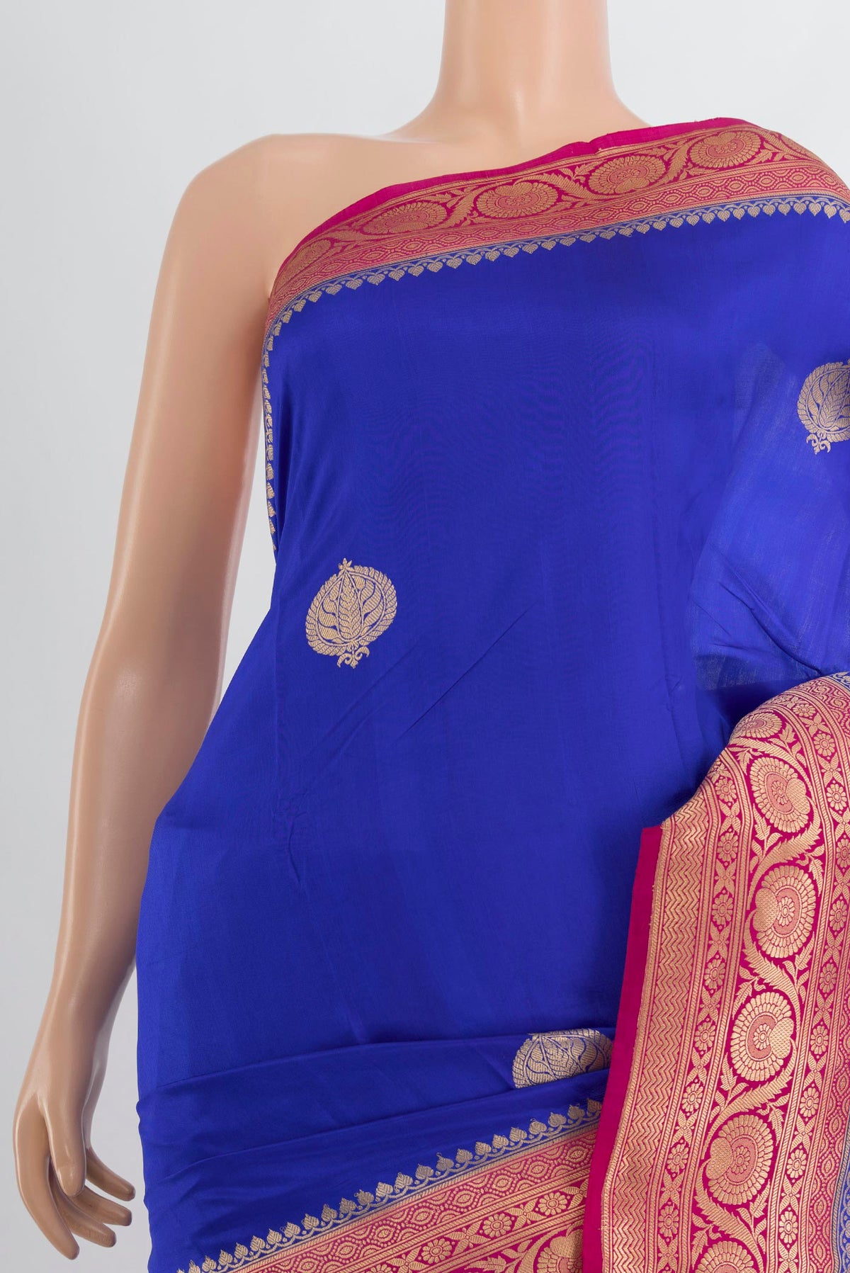 Border image of Pure Silk Dark Blue Banarasi Katan Saree with Zari Butta on the body and Silk Border. 