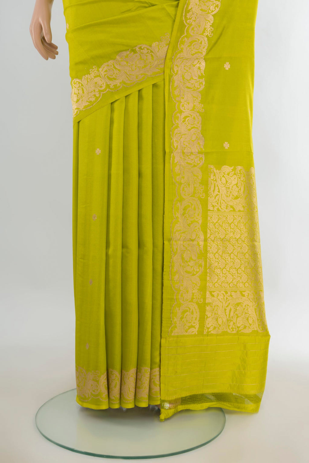Pleats and pallu of Pure Silk Parrot Green Banarasi Katan Saree with Zari Butta on the body and Zari Border. 