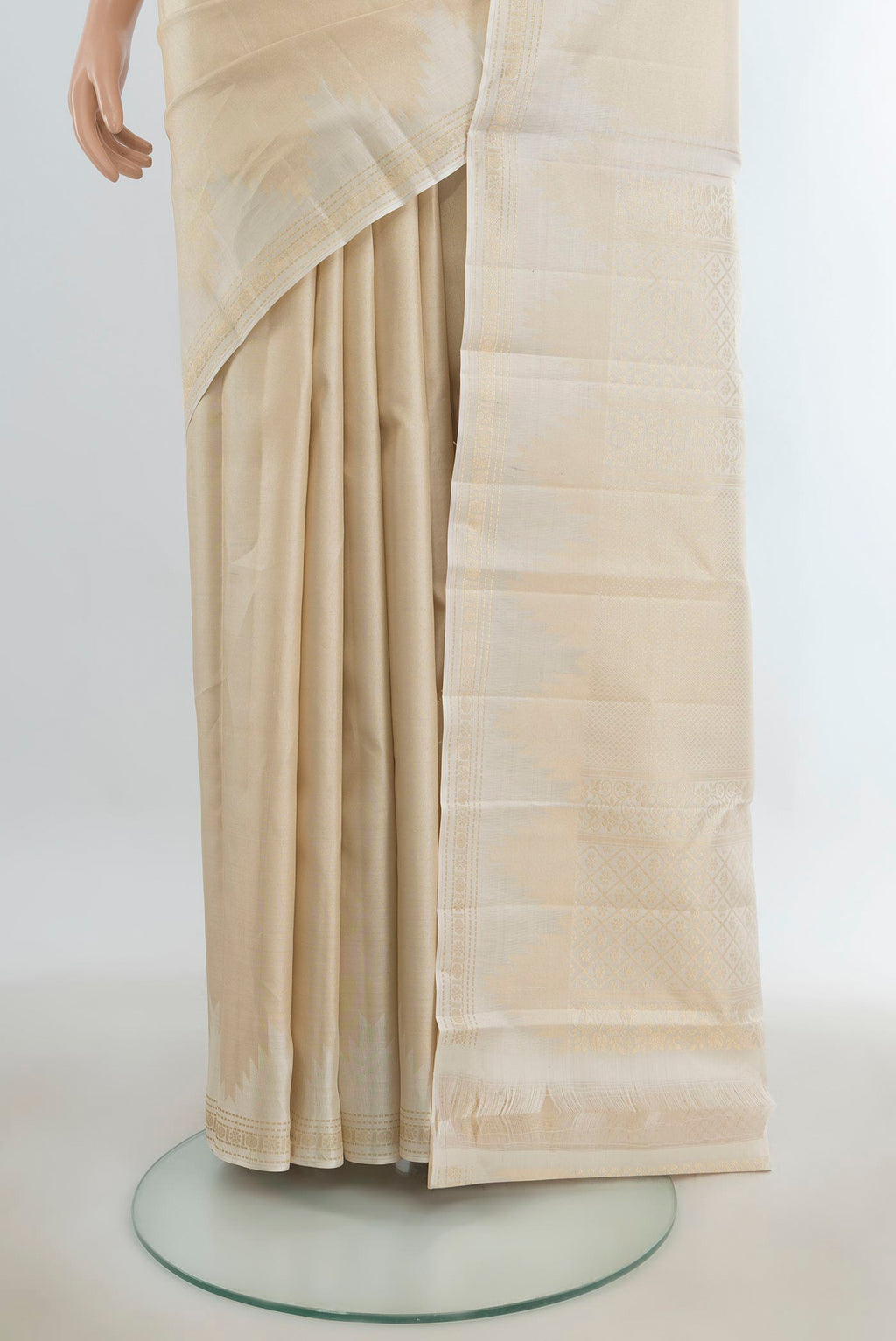 Pleats and pallu of Pure Silk Golden Kanchipuram Saree with Plain Body and Silk Border. 