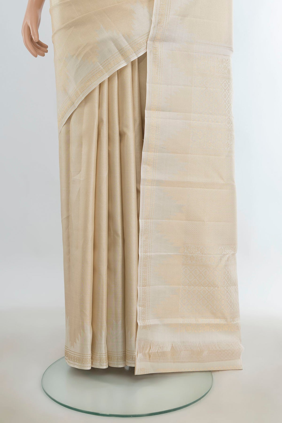 Pleats and pallu of Pure Silk Golden Kanchipuram Saree with Plain Body and Silk Border. 