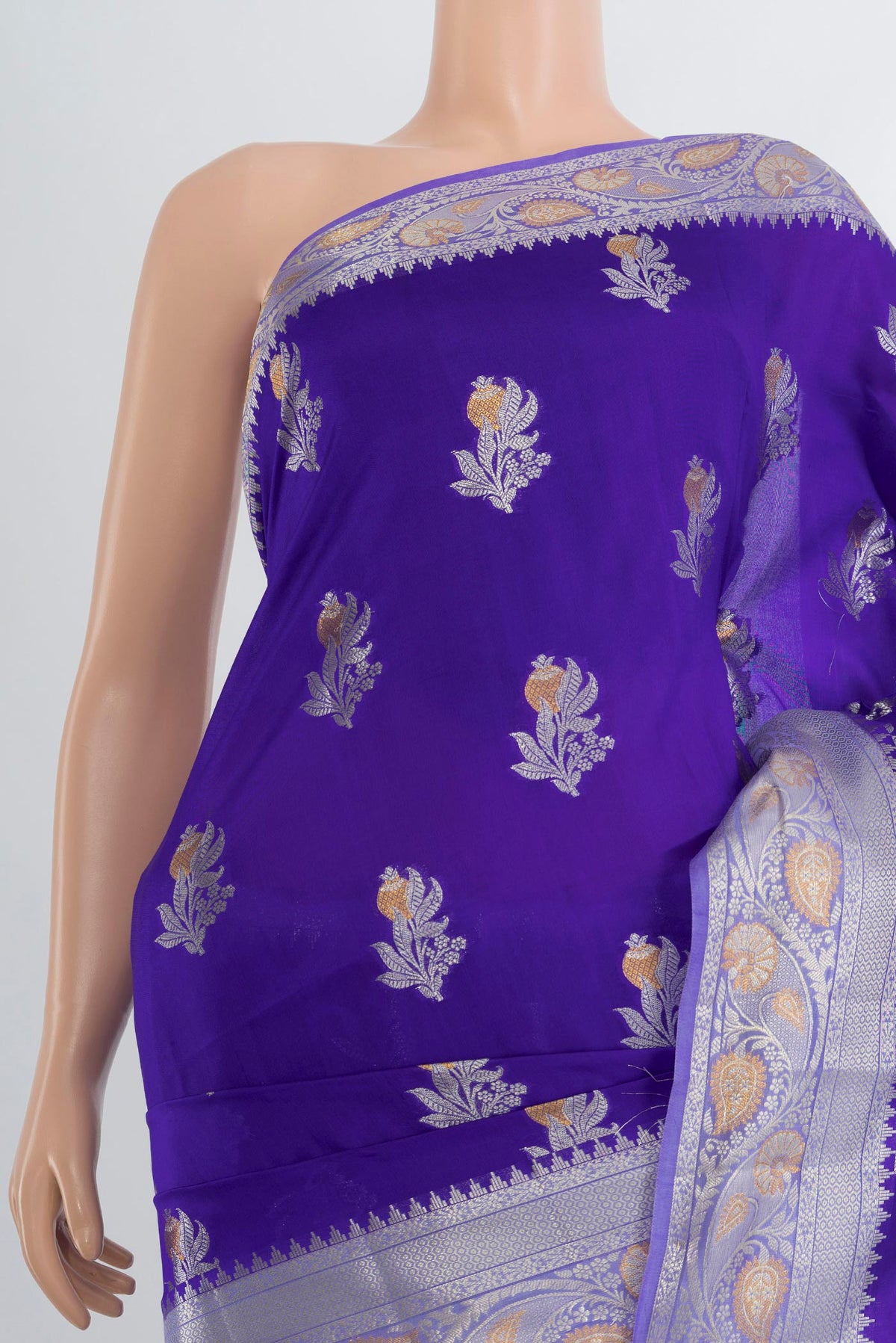 Border image of Pure Silk Dark Blue Banarasi Raw Saree with Zari Butta on the body and Silk Border. 