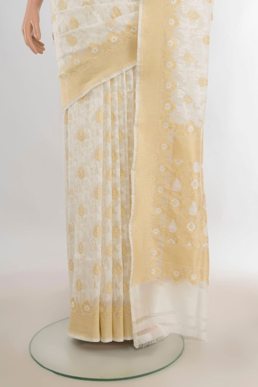 Pleats and pallu of Pure Silk Cream Banarasi Saree with Jacquard With Zari Butta on the body and Zari Border. 