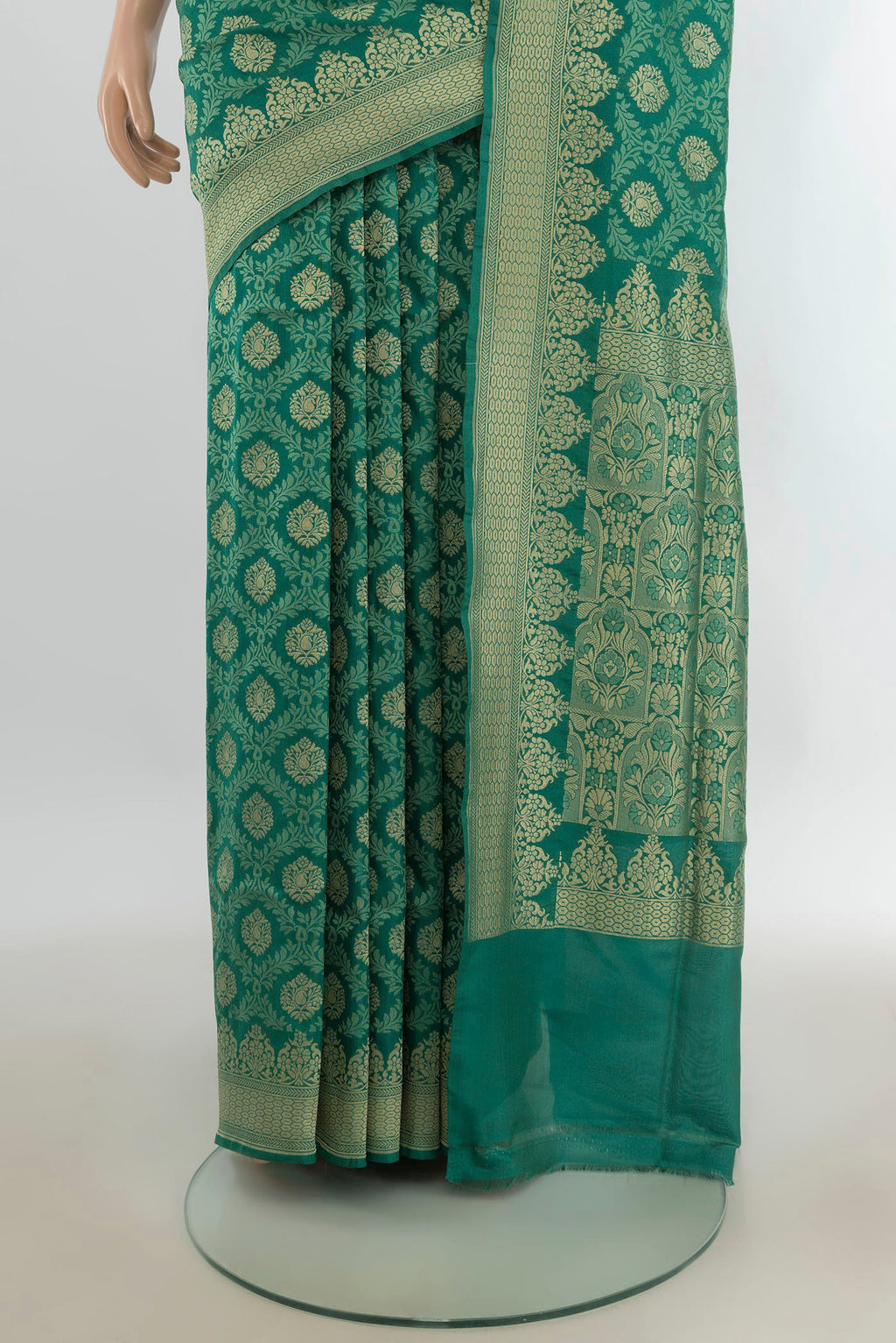 Pleats and pallu of Pure Silk Green Banarasi Saree with Jacquard With Zari Butta on the body and Zari Border. 