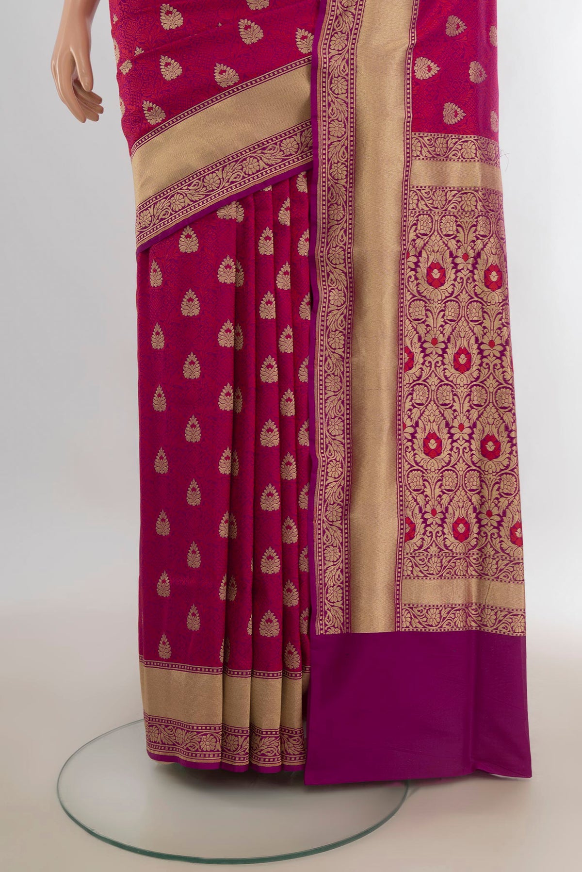 Pleats and pallu of Pure Silk Magenta Banarasi Saree with Jacquard With Zari Butta on the body and Zari Border. 