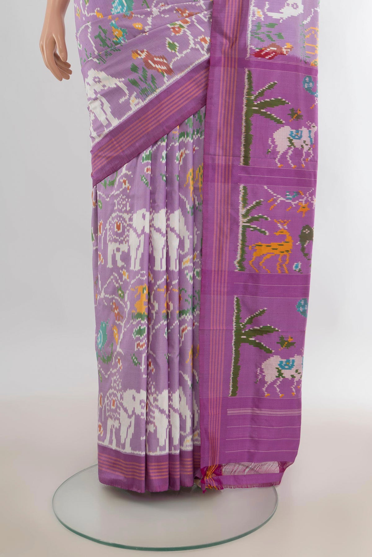 Pleats and pallu of Pure Silk Lavender Pochampally Saree with Pure Ikat on the body and Plain Border. 