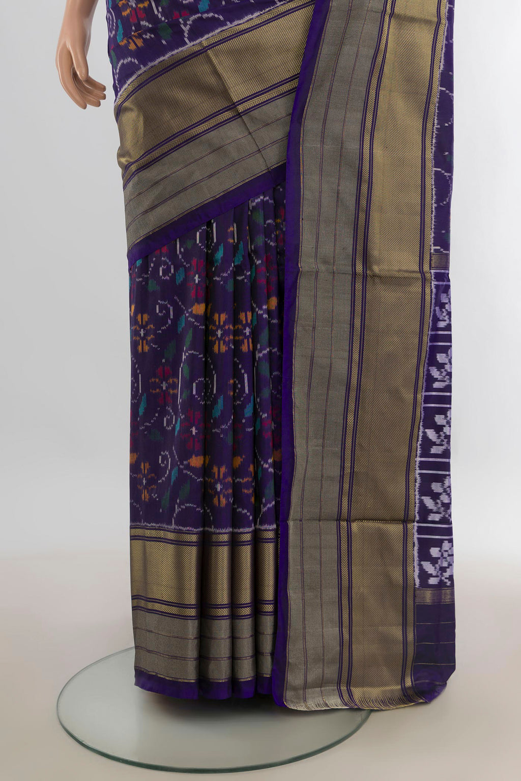 Pleats and pallu of Pure Silk Navy Blue Pochampally Saree with Pure Ikat on the body and Zari Border. 