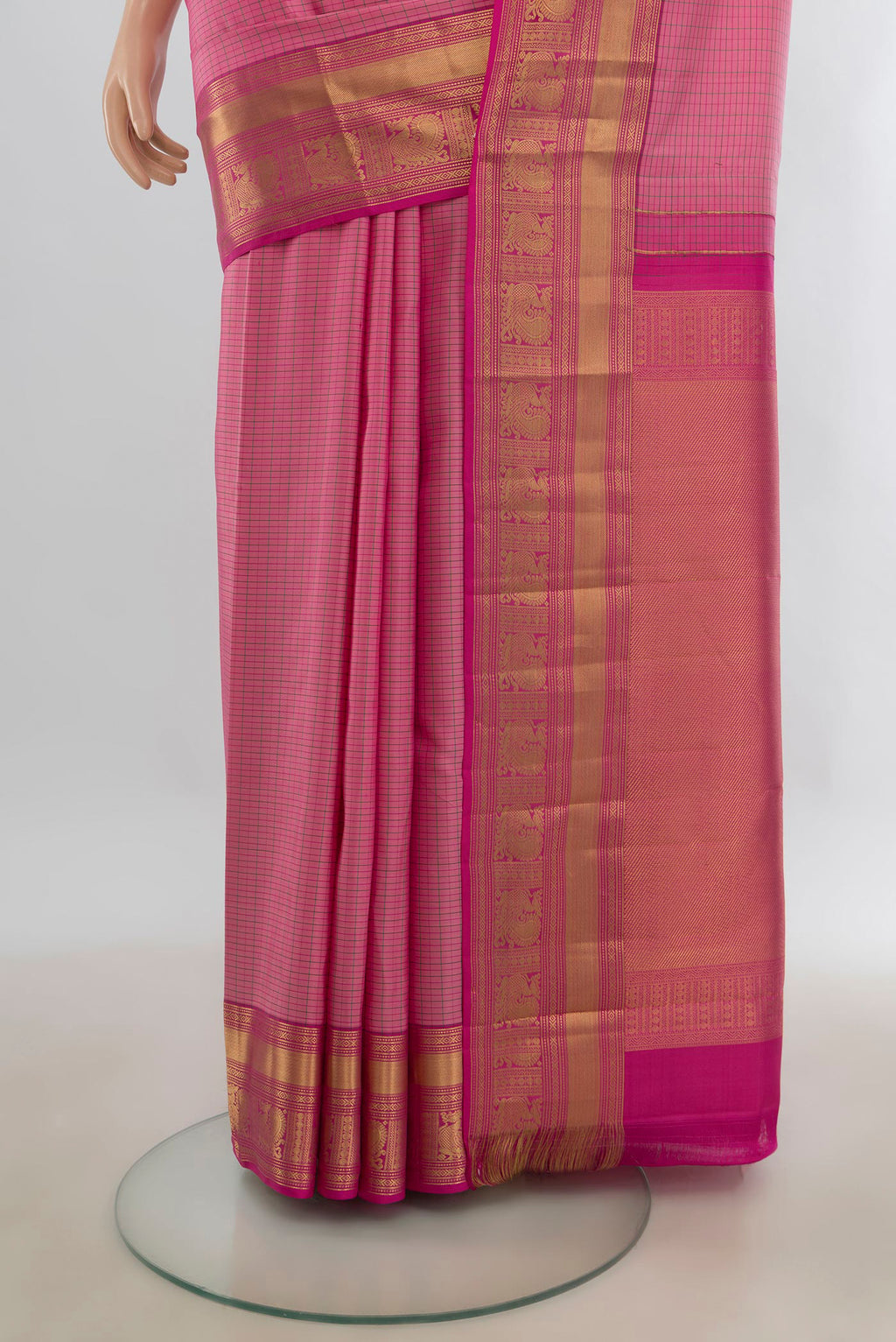 Pleats and pallu of Pure Silk Rose pink Kanchipuram Saree with Checked design on the body and Zari Border. 