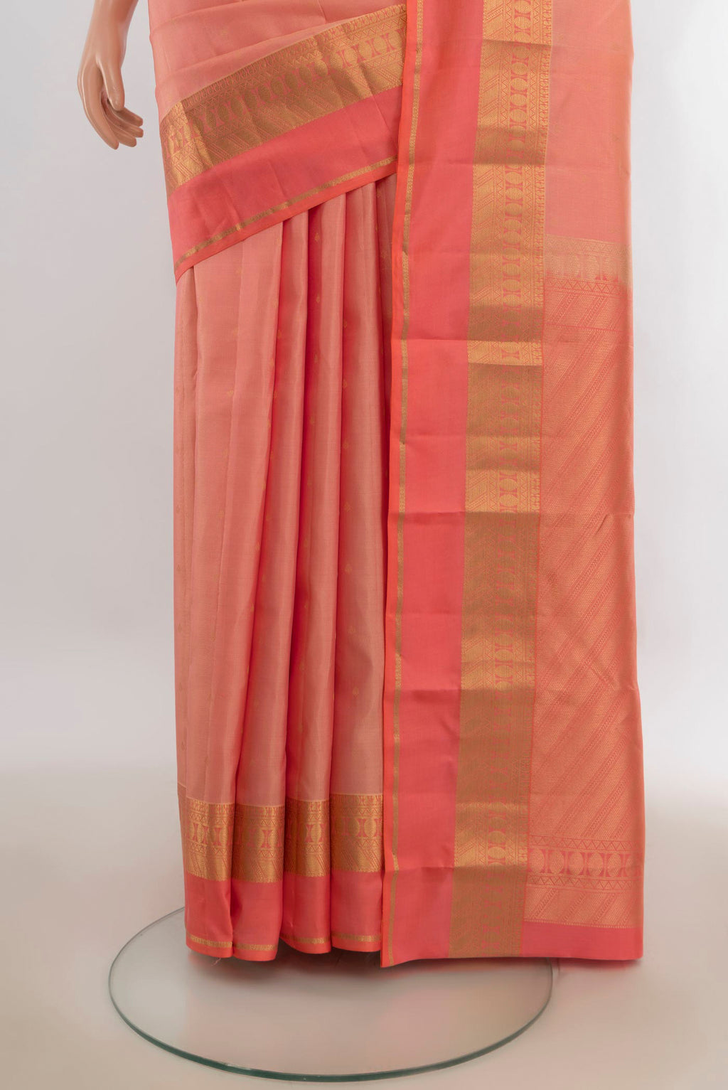 Pleats and pallu of Pure Silk Peach Kanchipuram Saree with Zari Butta on the body and Zari Border. 