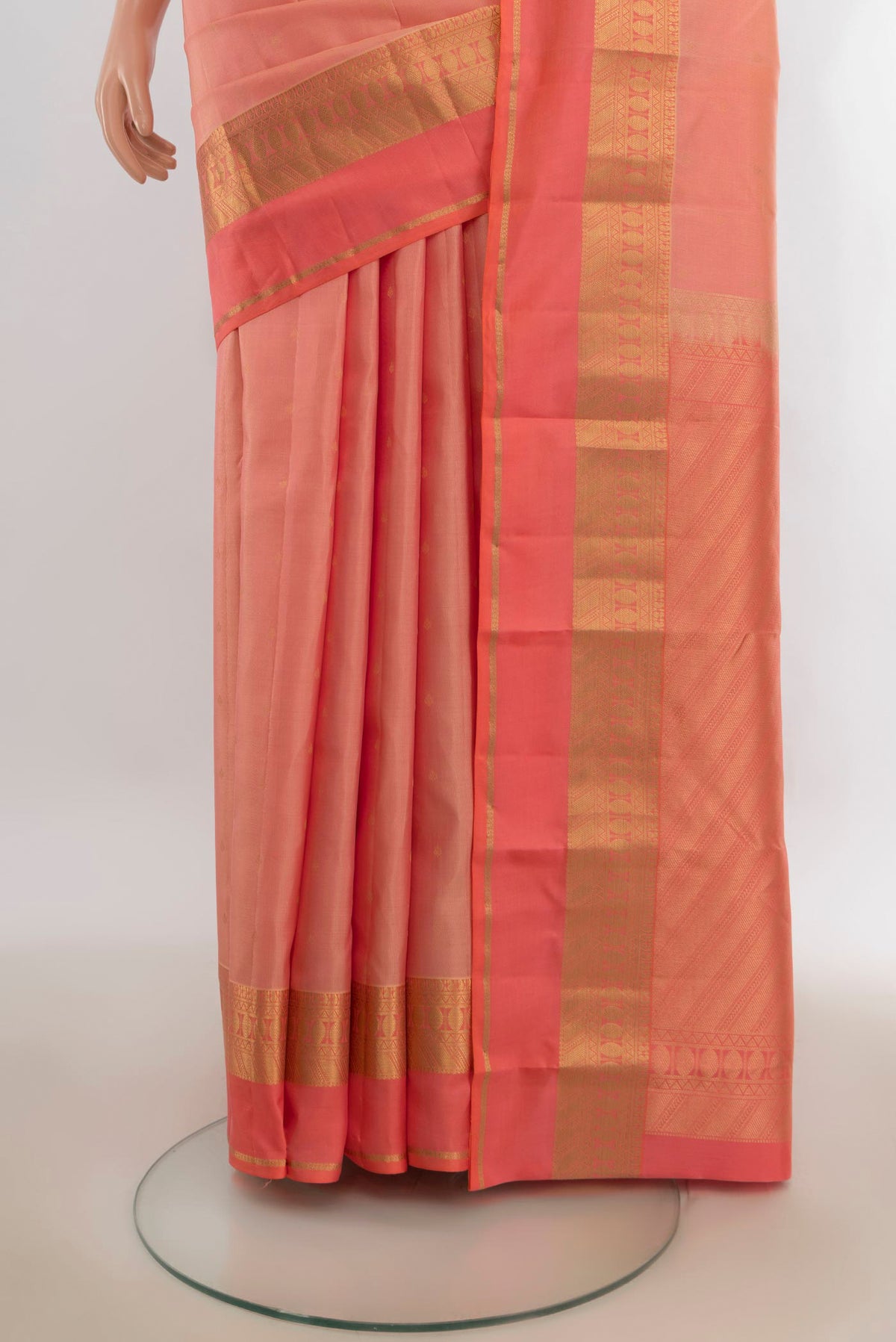 Pleats and pallu of Pure Silk Peach Kanchipuram Saree with Zari Butta on the body and Zari Border. 