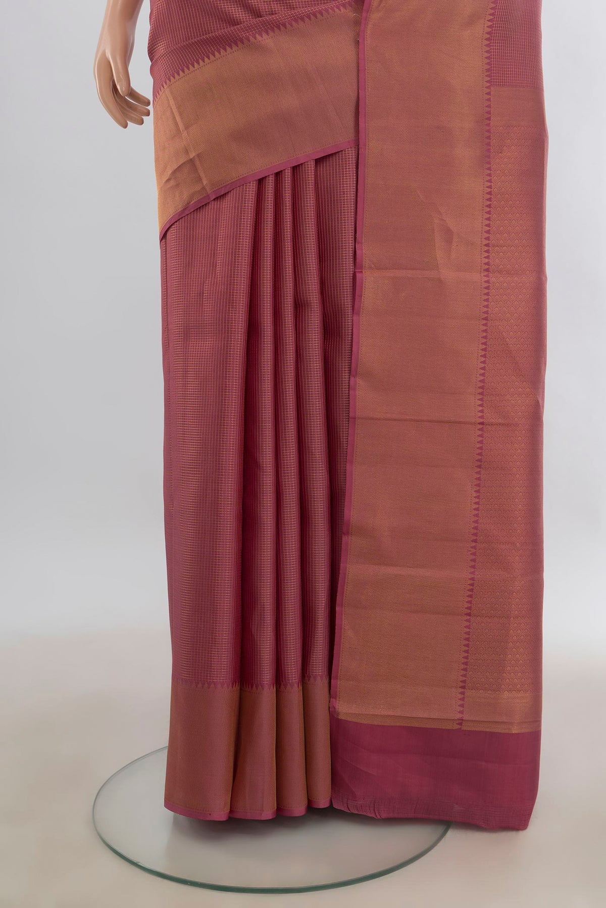 Pleats and pallu of Pure Silk Pink Kanchipuram Saree with Checked design on the body and Zari Border. 