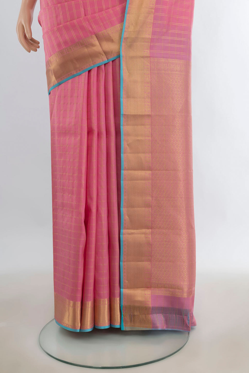 Pleats and pallu of Pure Silk Rose pink Kanchipuram Saree with Zari Butta on the body and Silk Border. 