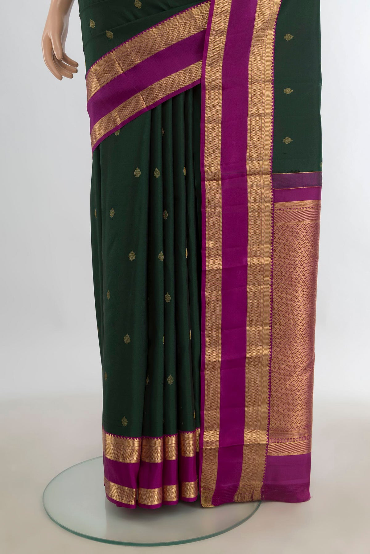 Pleats and pallu of Pure Silk Sea Green Kanjivaram Saree with Zari Butta on the body and Silk Border. 