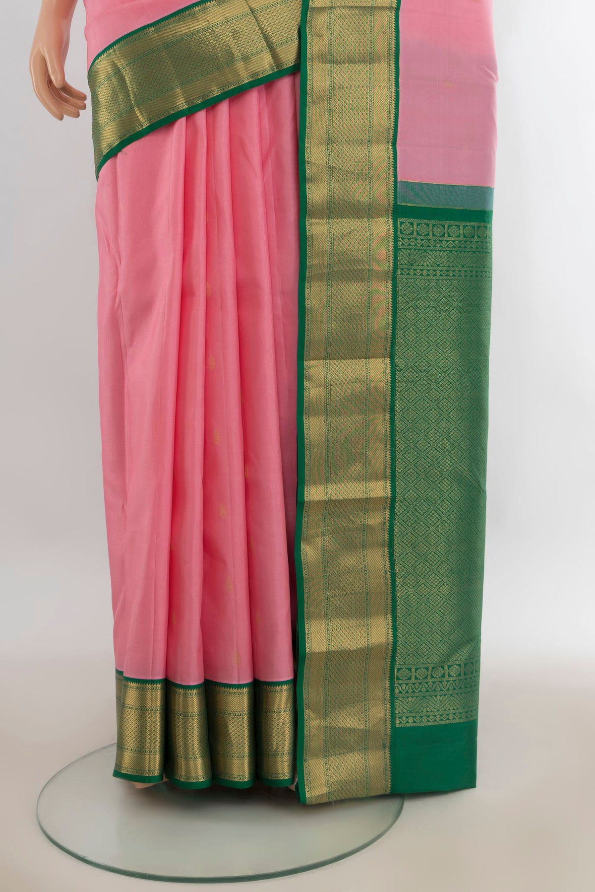 Pleats and pallu of Pure Silk Rose pink Kanjivaram Saree with Zari Butta on the body and Zari Border. 