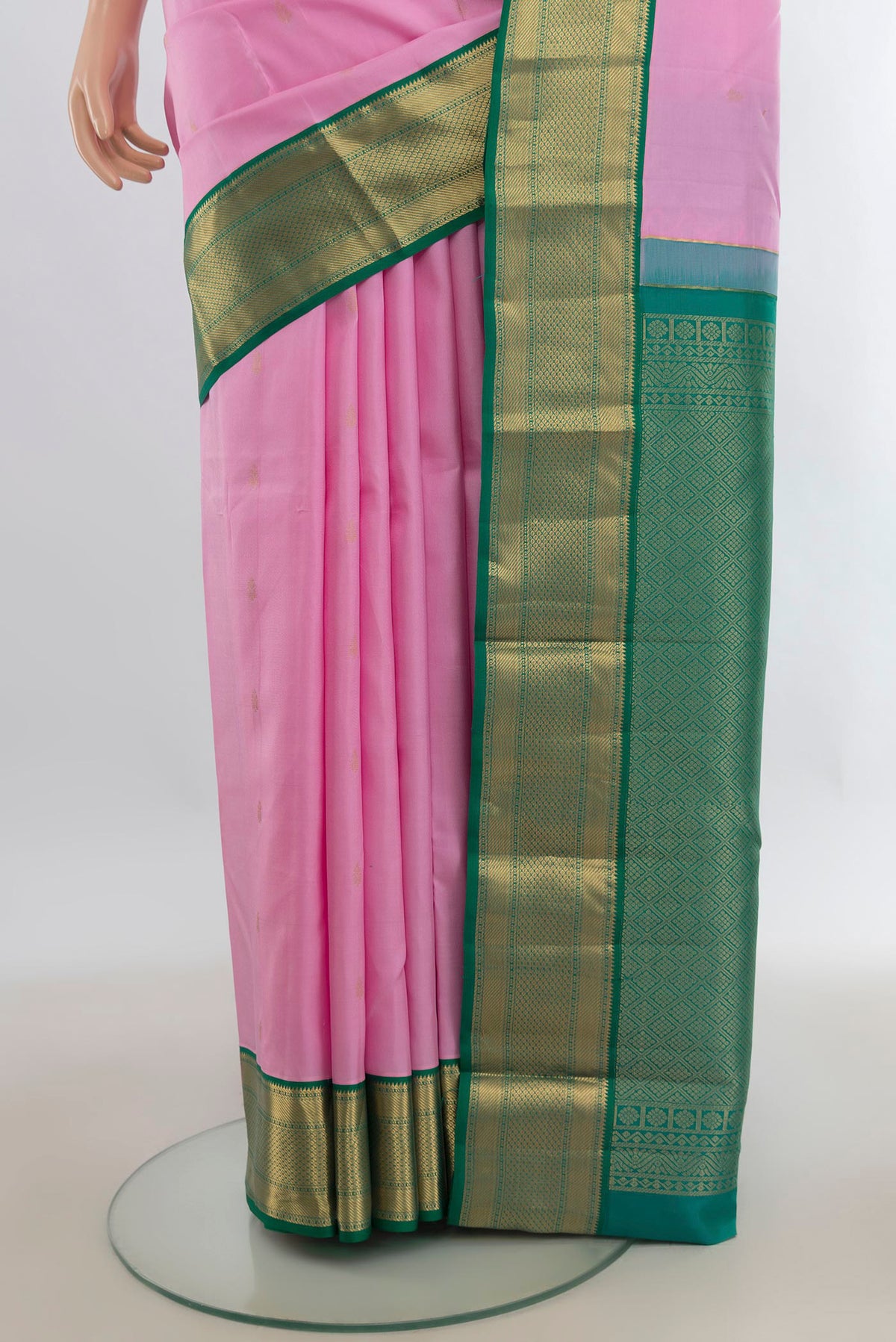Pleats and pallu of Pure Silk Rose pink Kanjivaram Saree with Zari Butta on the body and Zari Border. 