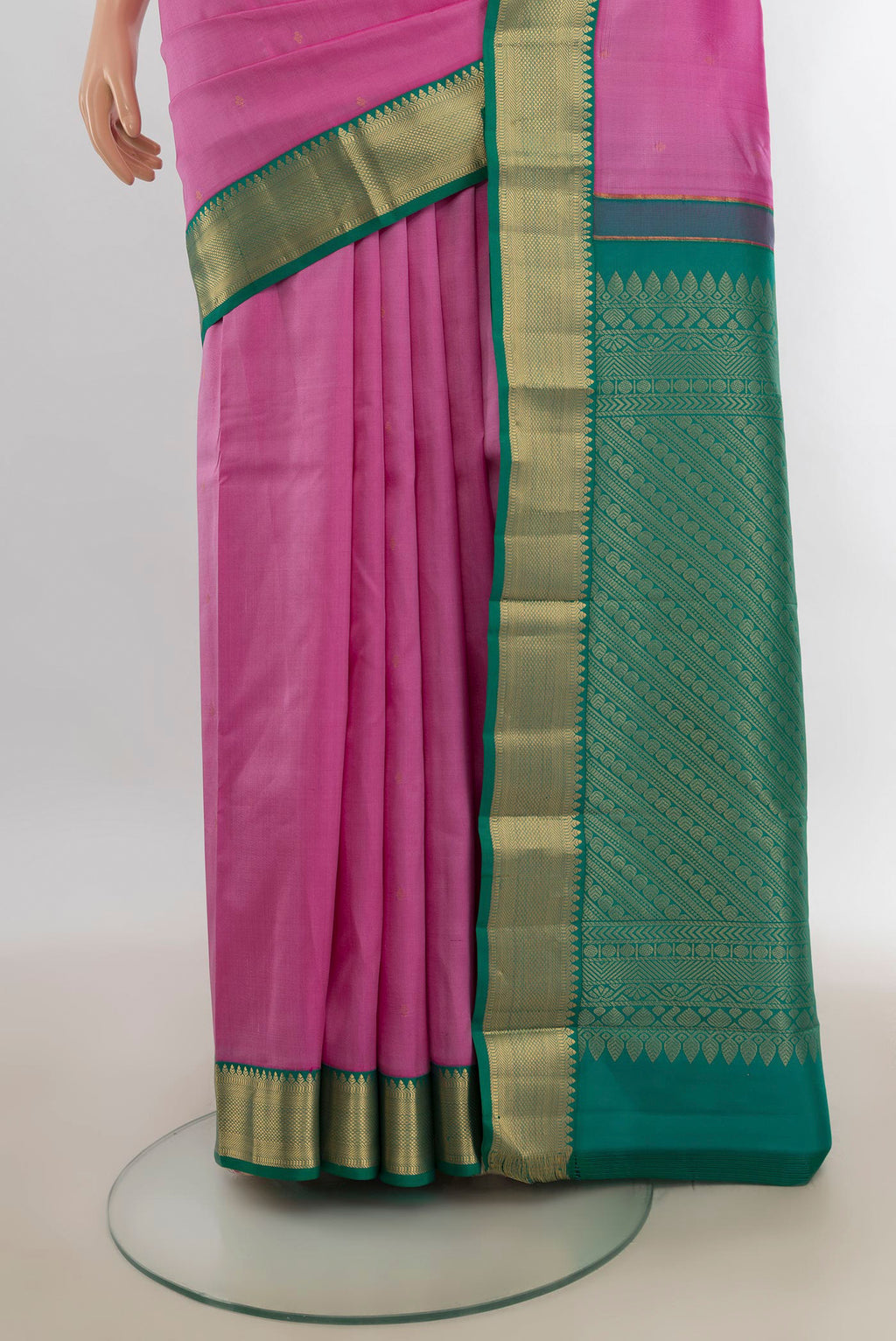 Pleats and pallu of Pure Silk Rose pink Kanjivaram Saree with Zari Butta on the body and Zari Border. 