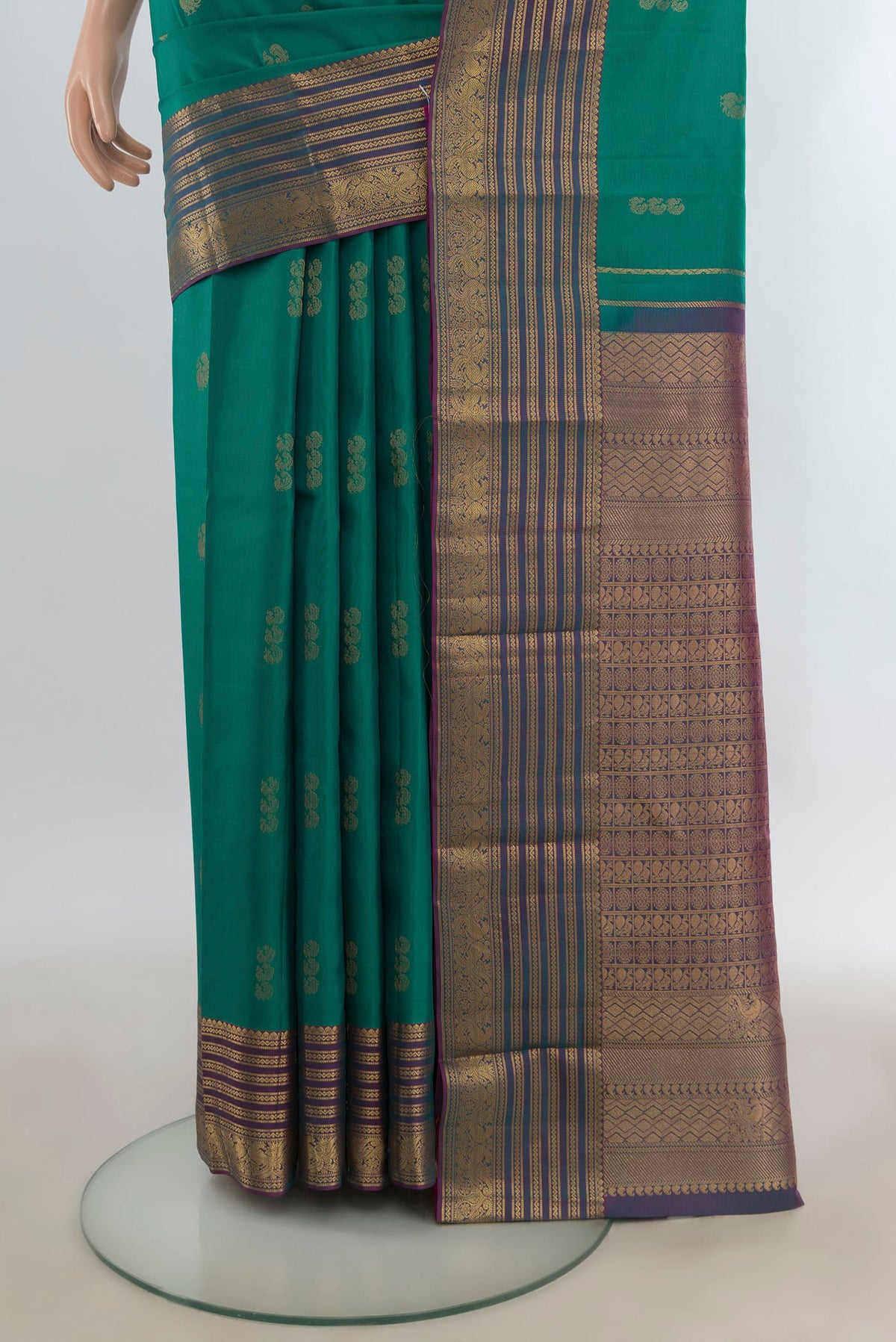 Pleats and pallu of Pure Silk Green Kanchipuram Saree with Zari Butta on the body and Zari Border. 