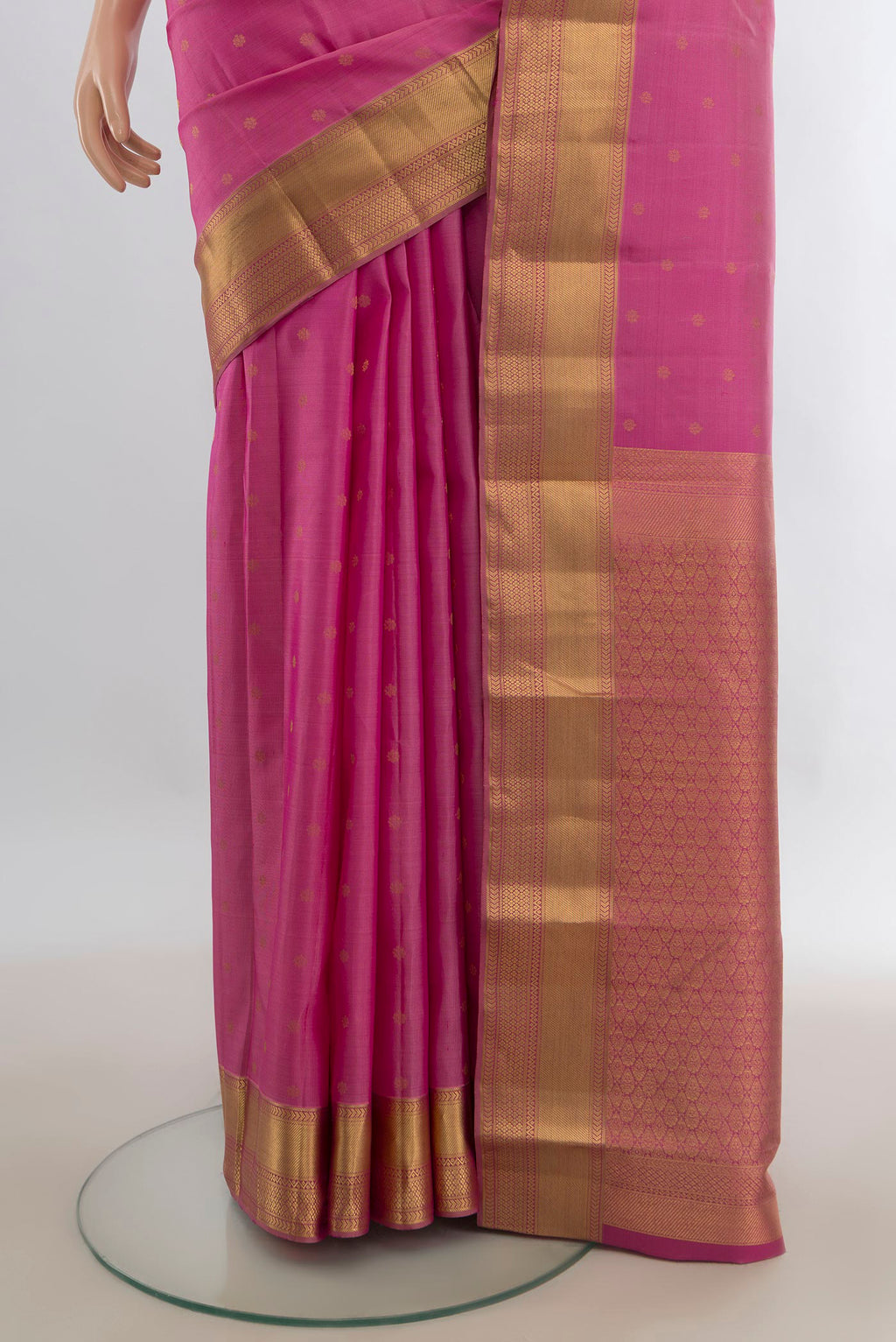 Pleats and pallu of Pure Silk Rose pink Kanchipuram Saree with Zari Butta on the body and Zari Border. 
