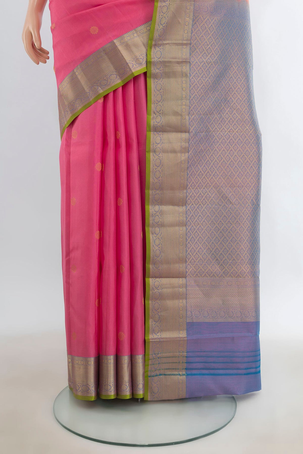 Pleats and pallu of Pure Silk Rose pink Kanjivaram Saree with Zari Butta on the body and Zari Border. 