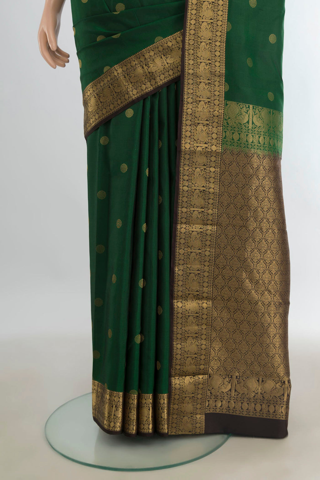Pleats and pallu of Pure Silk Mint Green Kanchipuram Saree with Zari Butta on the body and Silk Border. 