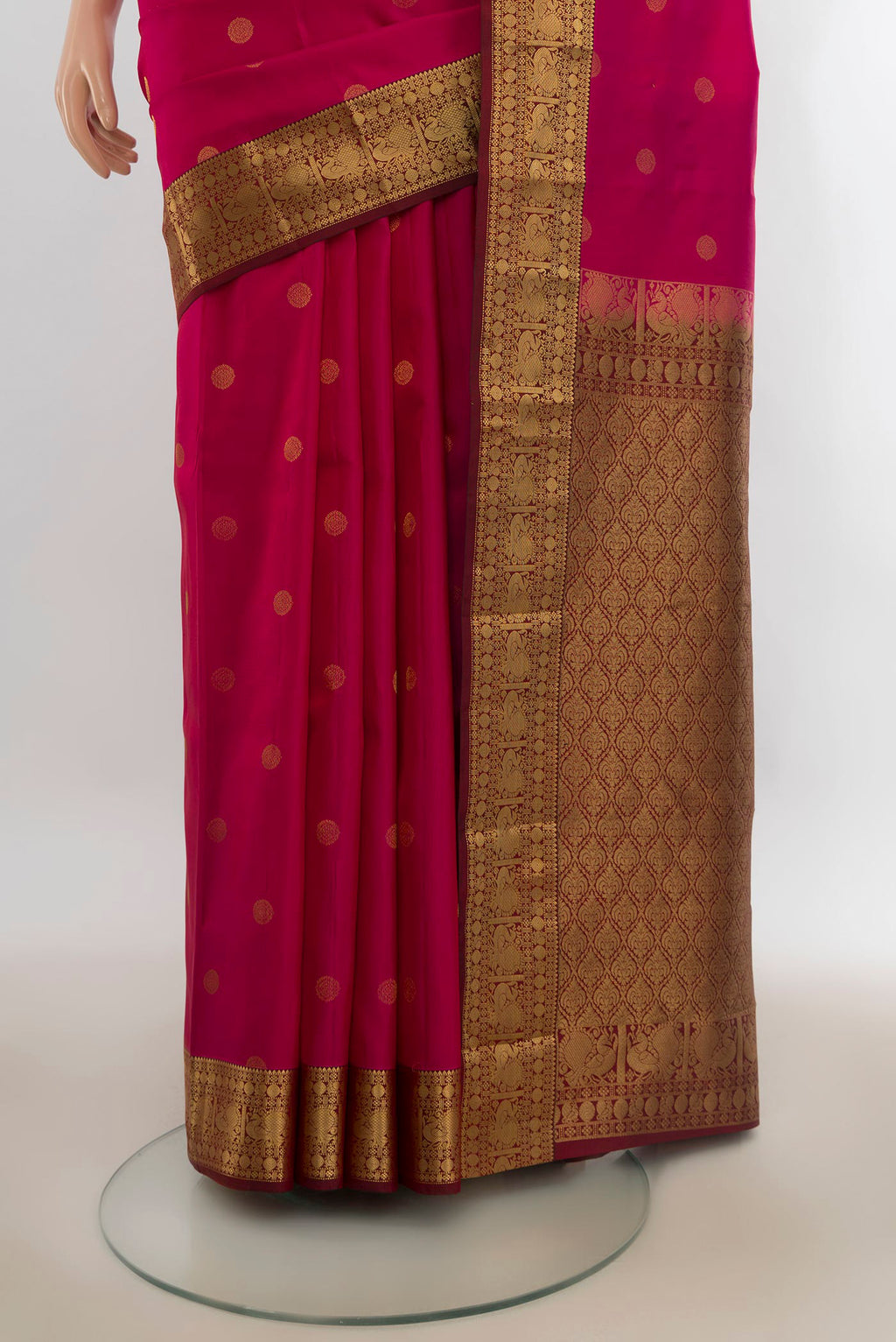 Pleats and pallu of Pure Silk Dark Pink Kanchipuram Saree with Zari Butta on the body and Zari Border. 