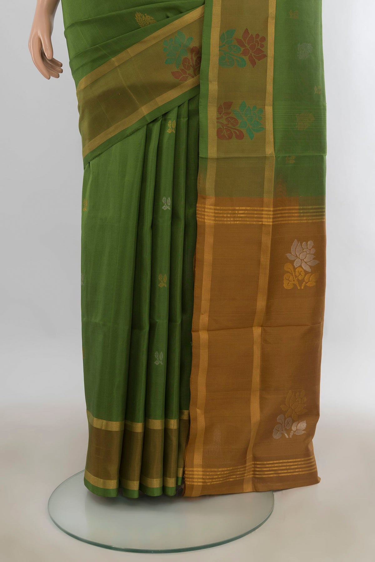 Pleats and pallu of Pure Silk Green Uppada Saree with Zari Butta on the body and Zari Border. 