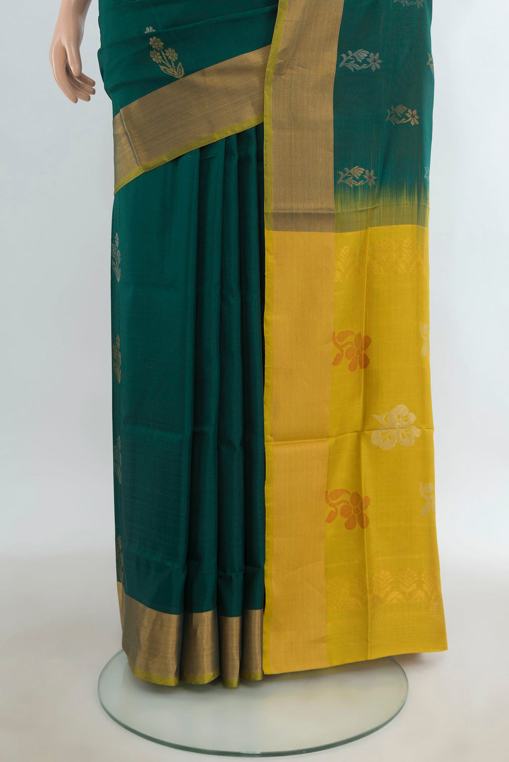 Pleats and pallu of Pure Silk Green Uppada Saree with Zari Butta on the body and Zari Border. 