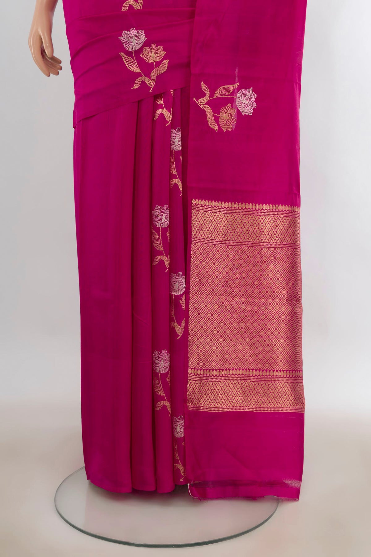 Pleats and pallu of Pure Silk Pink Banarasi Katan Saree with Zari Butta on the body and Without Border. 