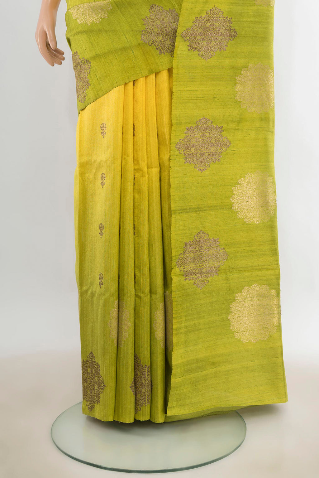 Pleats and pallu of Lemon Yellow Tussar Saree with Zari Butta on the body and Zari Border. 