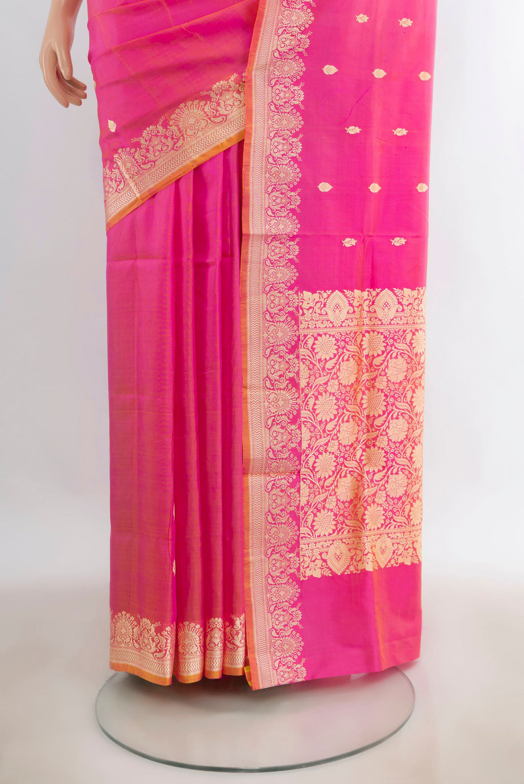Pleats and pallu of Pure Silk Pink Dual Tone Banarasi Katan Saree with Zari Butta on the body and Zari Border. 