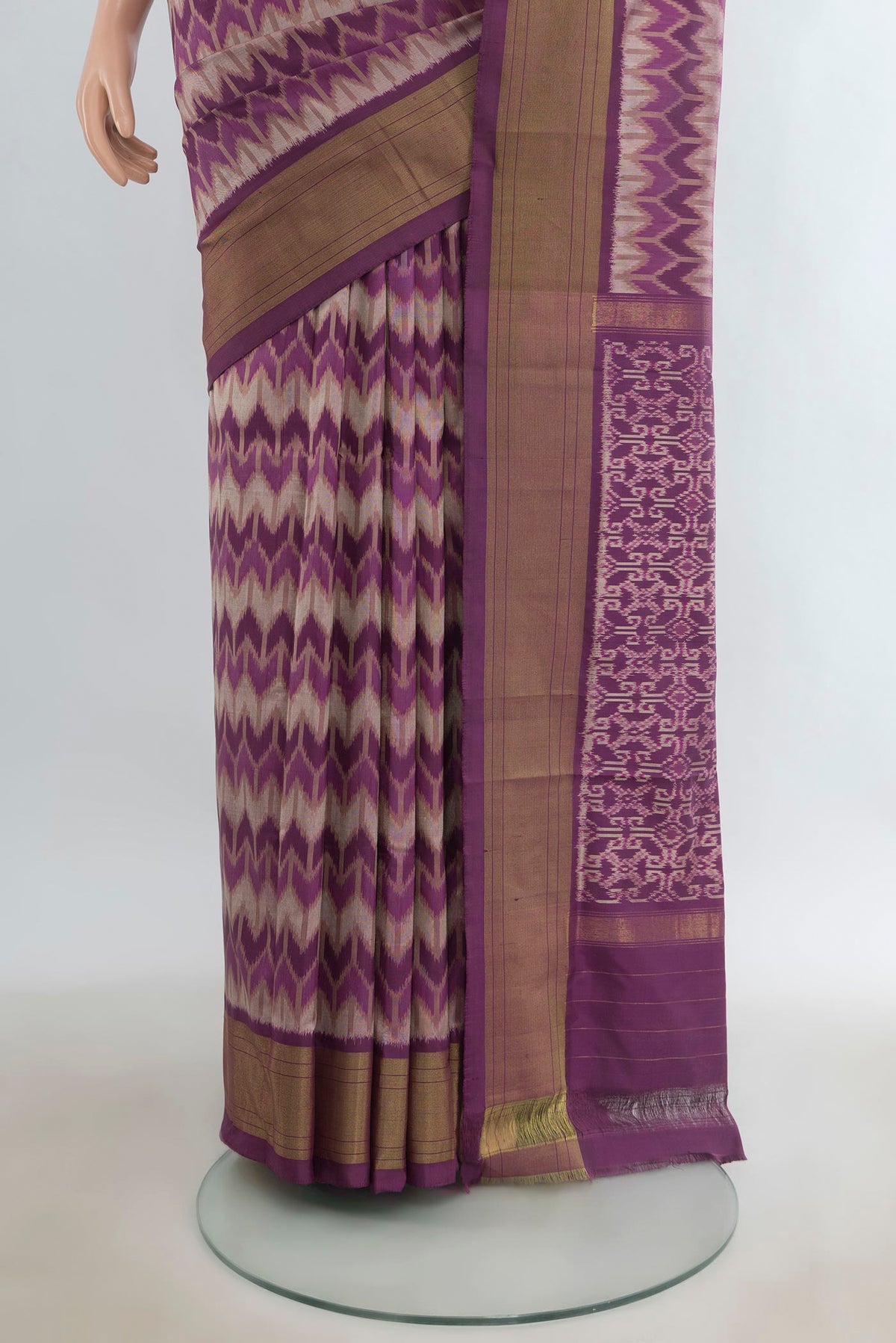 Pleats and pallu of Pure Silk Lavender Pochampally Saree with Pure Ikat on the body and Zari Border. 