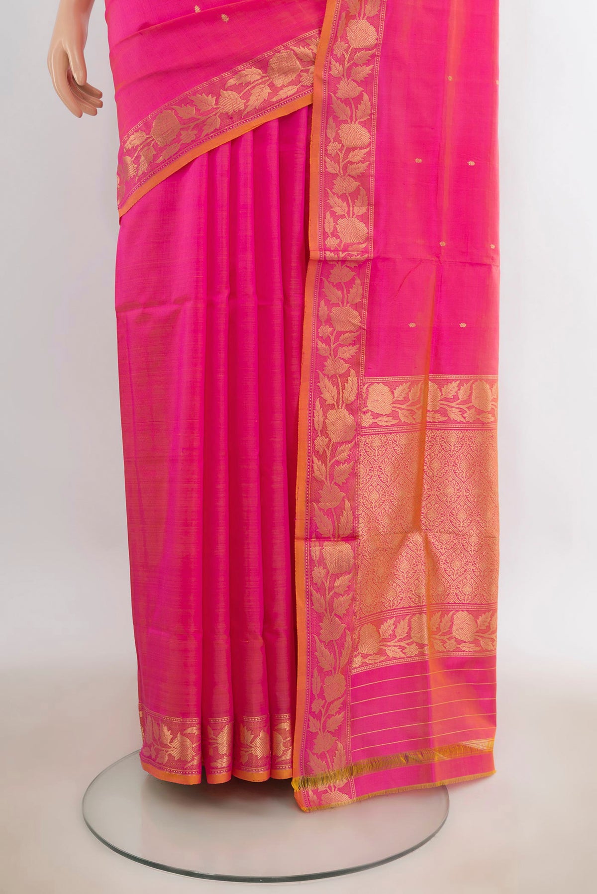 Pleats and pallu of Pure Silk Pink Dual Tone Banarasi Katan Saree with Zari Butta on the body and Zari Border. 