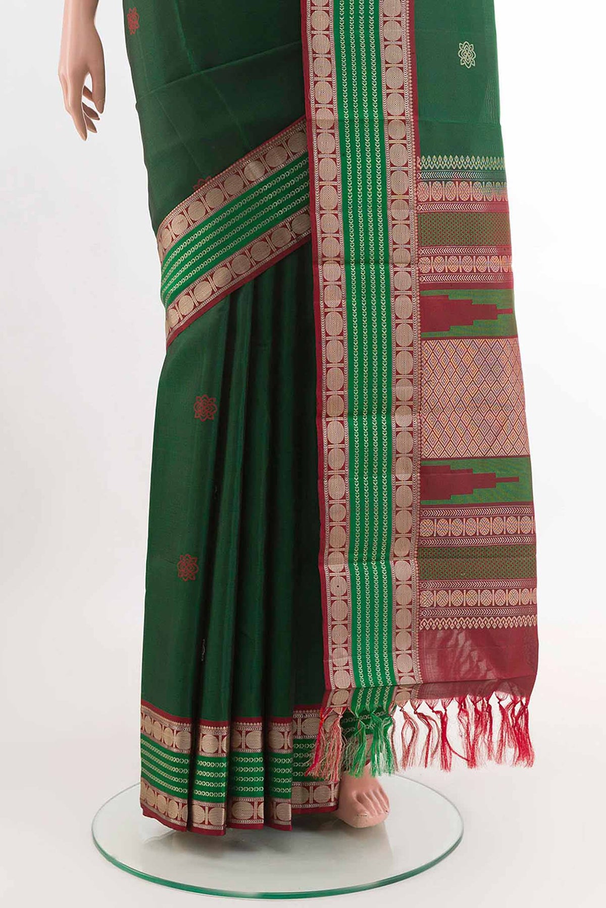 Pleats and pallu of Green Kanchipuram Silk Saree with Thread Butta on the body and Thread Border