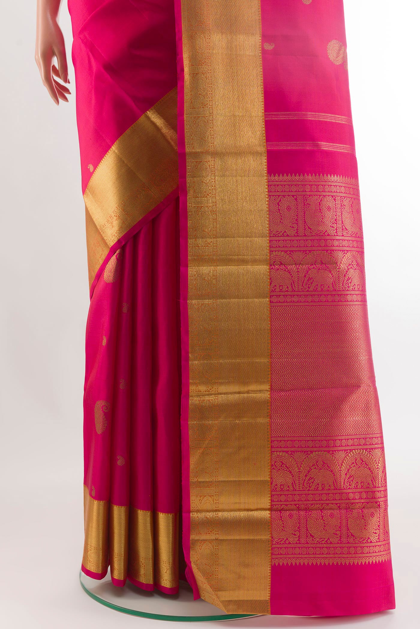 Pleats and pallu of Pink Kanchipuram Silk Saree with Zari Butta on the body and Zari Border. 