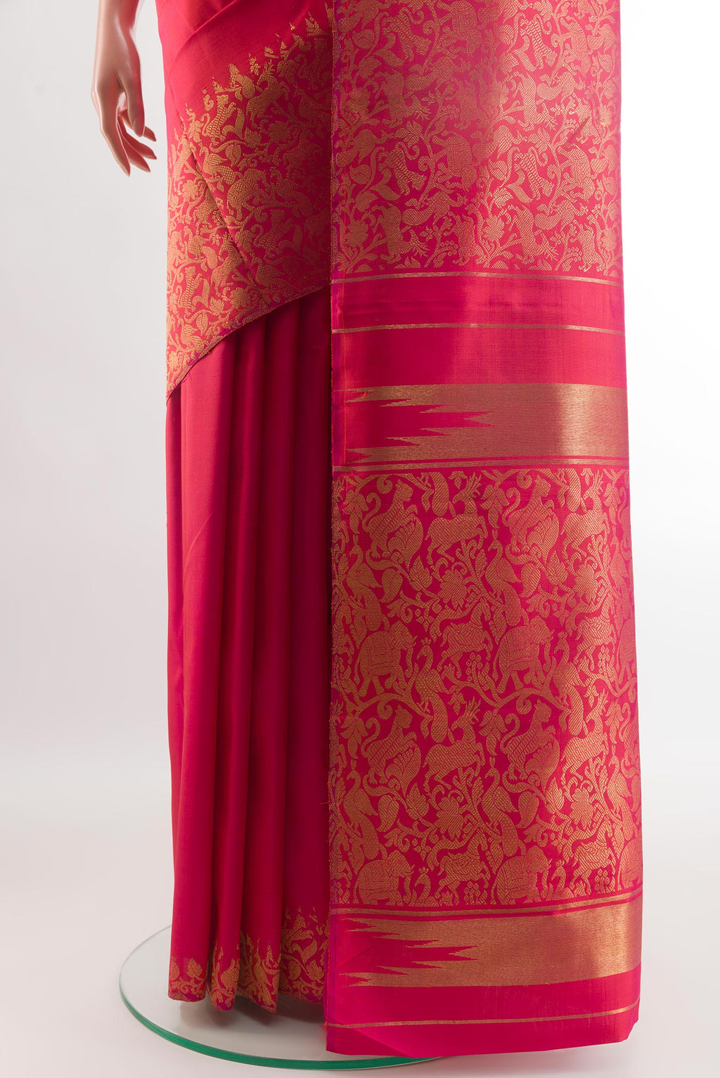 Pleats and pallu of Pink Kanchipuram Silk Saree with Plain Body and Fancy Border. 
