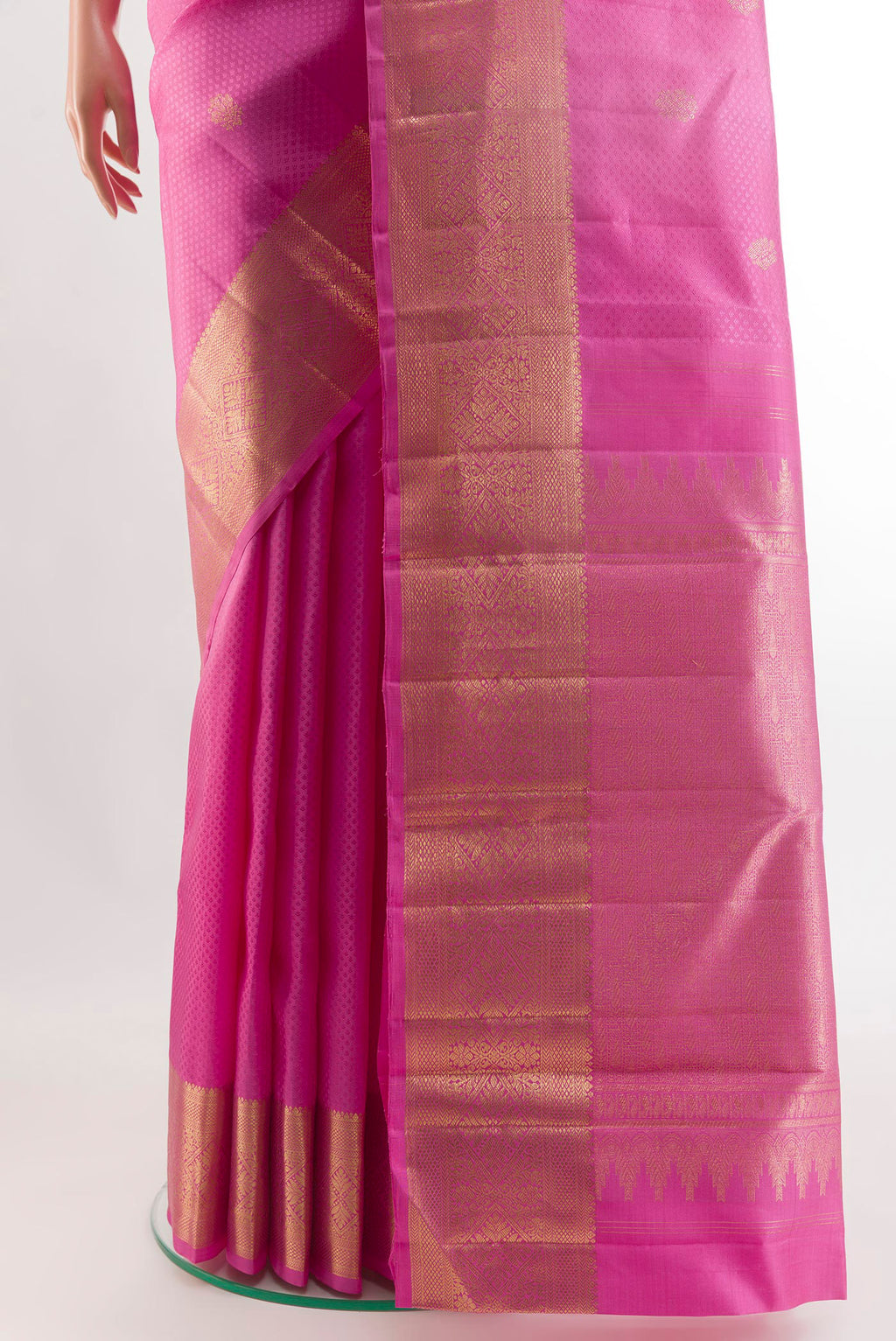 Pleats and pallu of Pink Kanchipuram Silk Saree with Jacquard With Zari Butta on the body and Zari Border. 