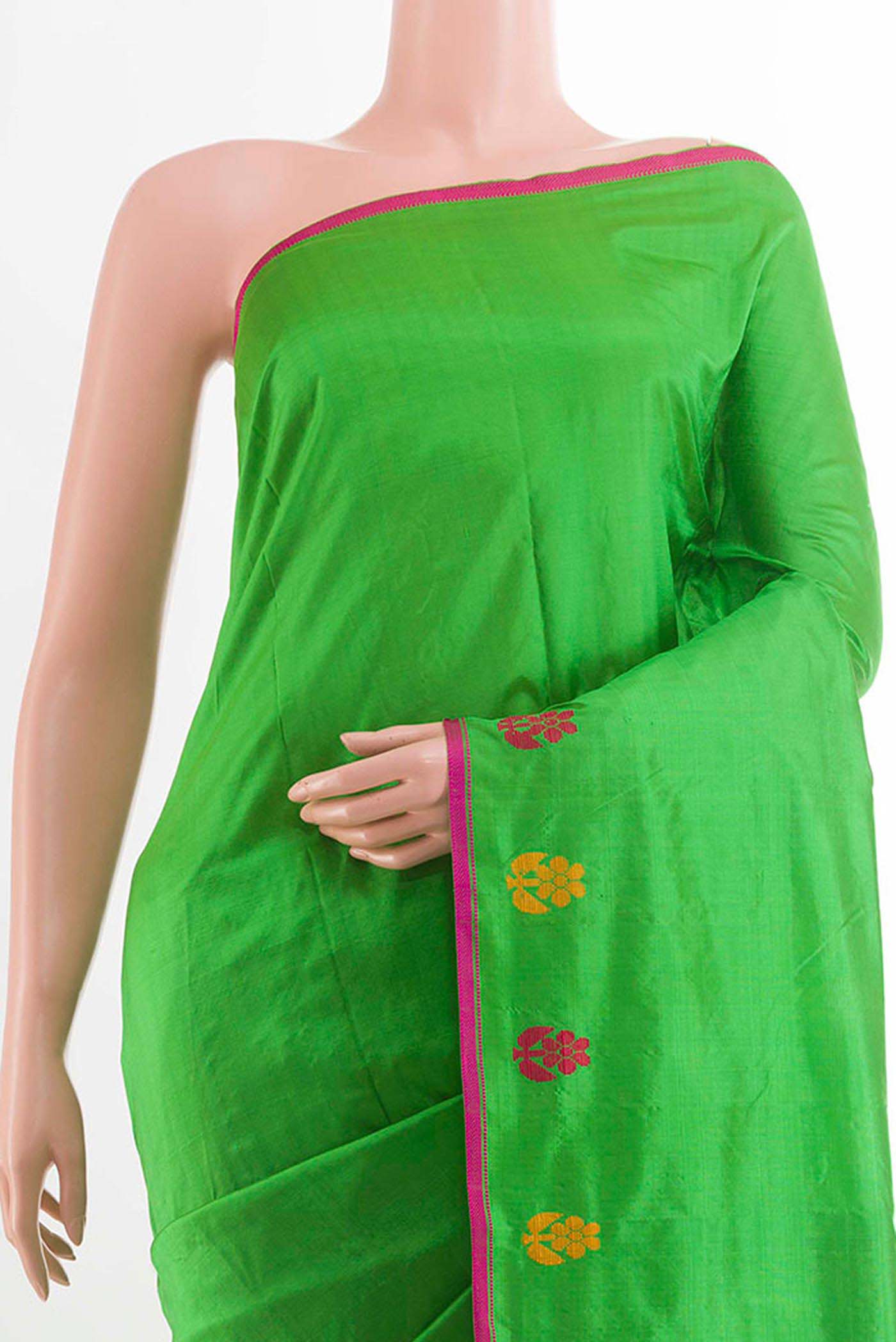 Border image of Green Kanchipuram Silk Saree with Plain Body and Thread Border