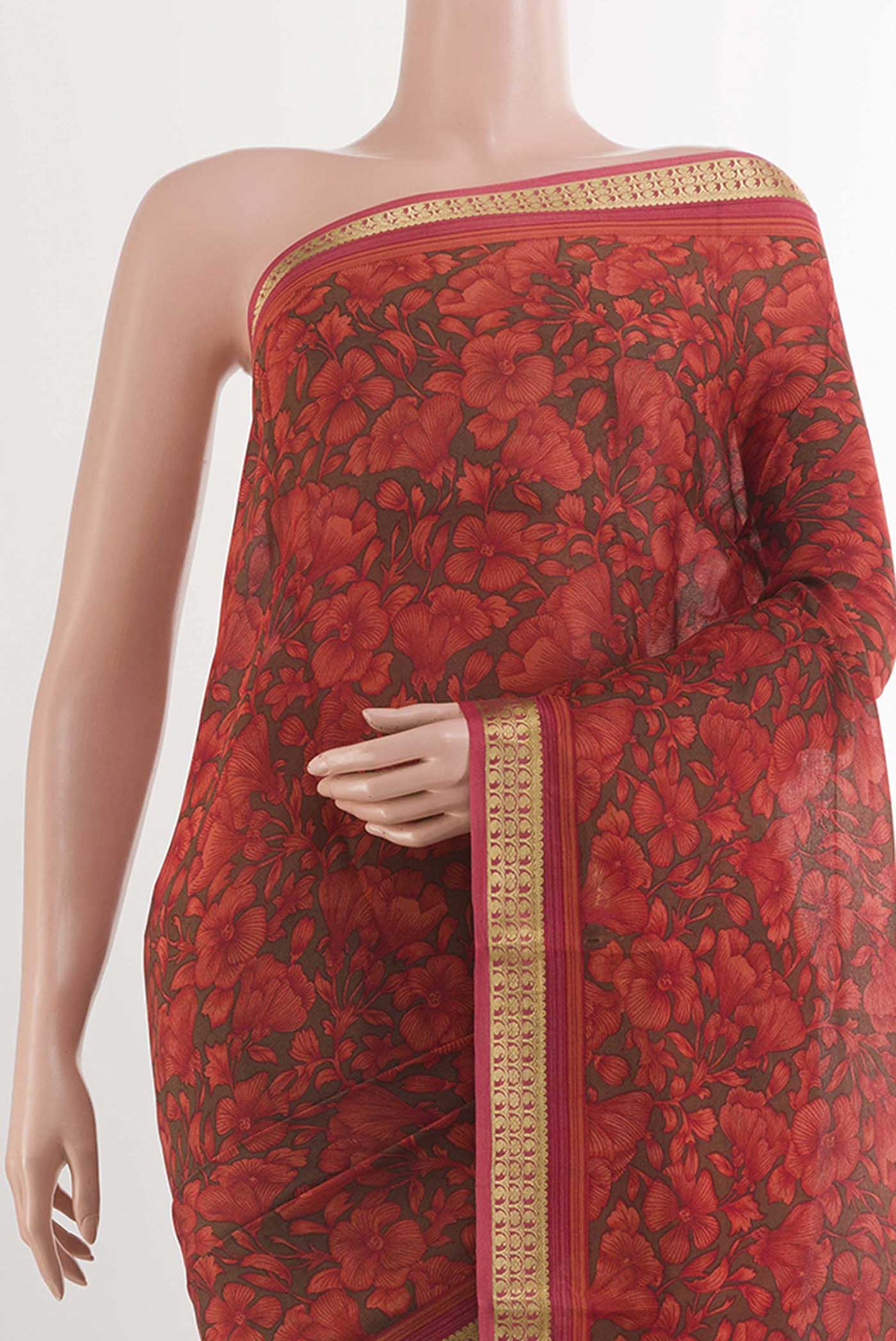 Border image of Red Crepe Saree With Printed design on the body and Zari Border